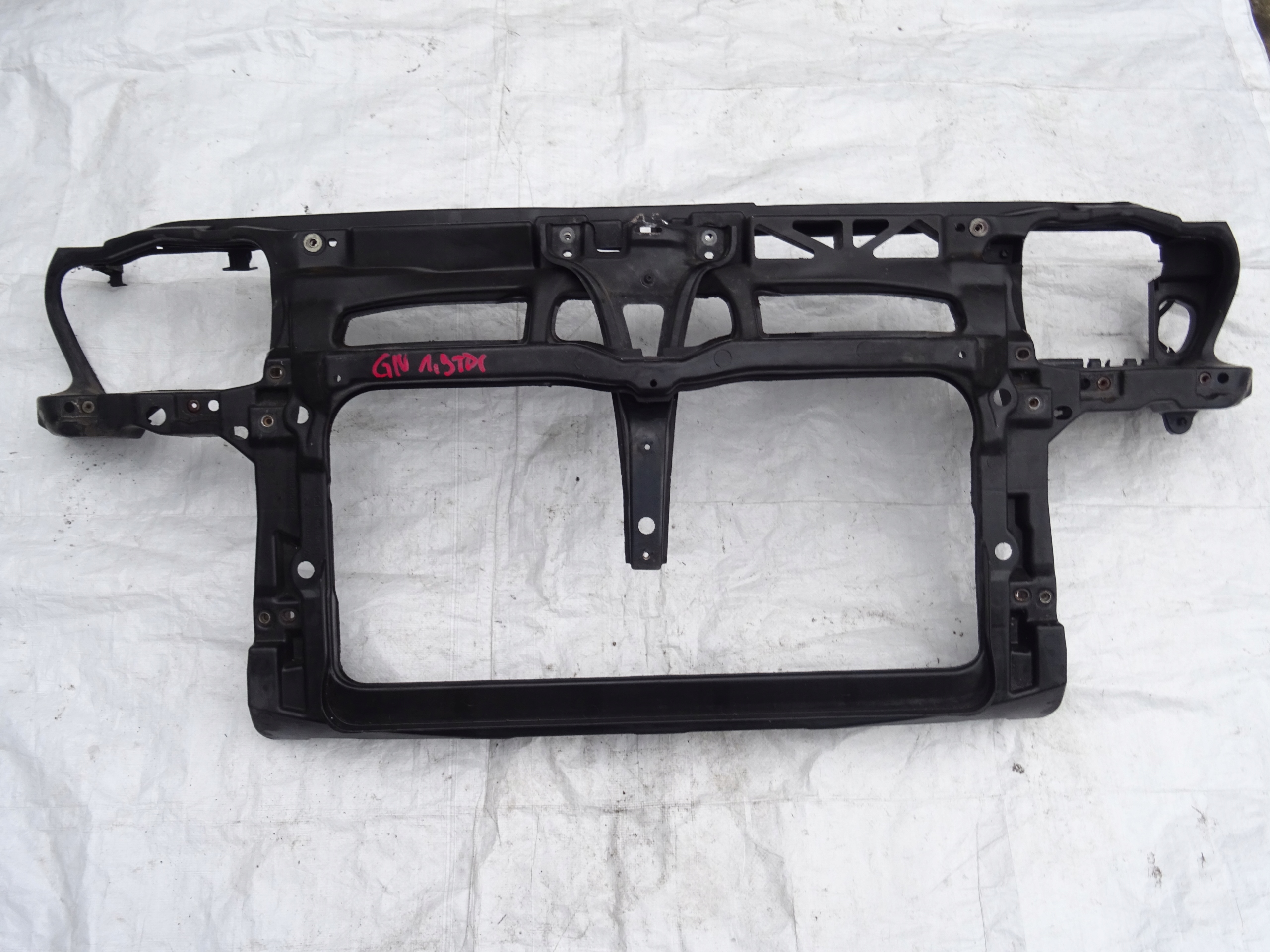 PAS PRZEDNI WZMOCNIENIE VW GOLF IV 4 BORA Z KLIMĄ