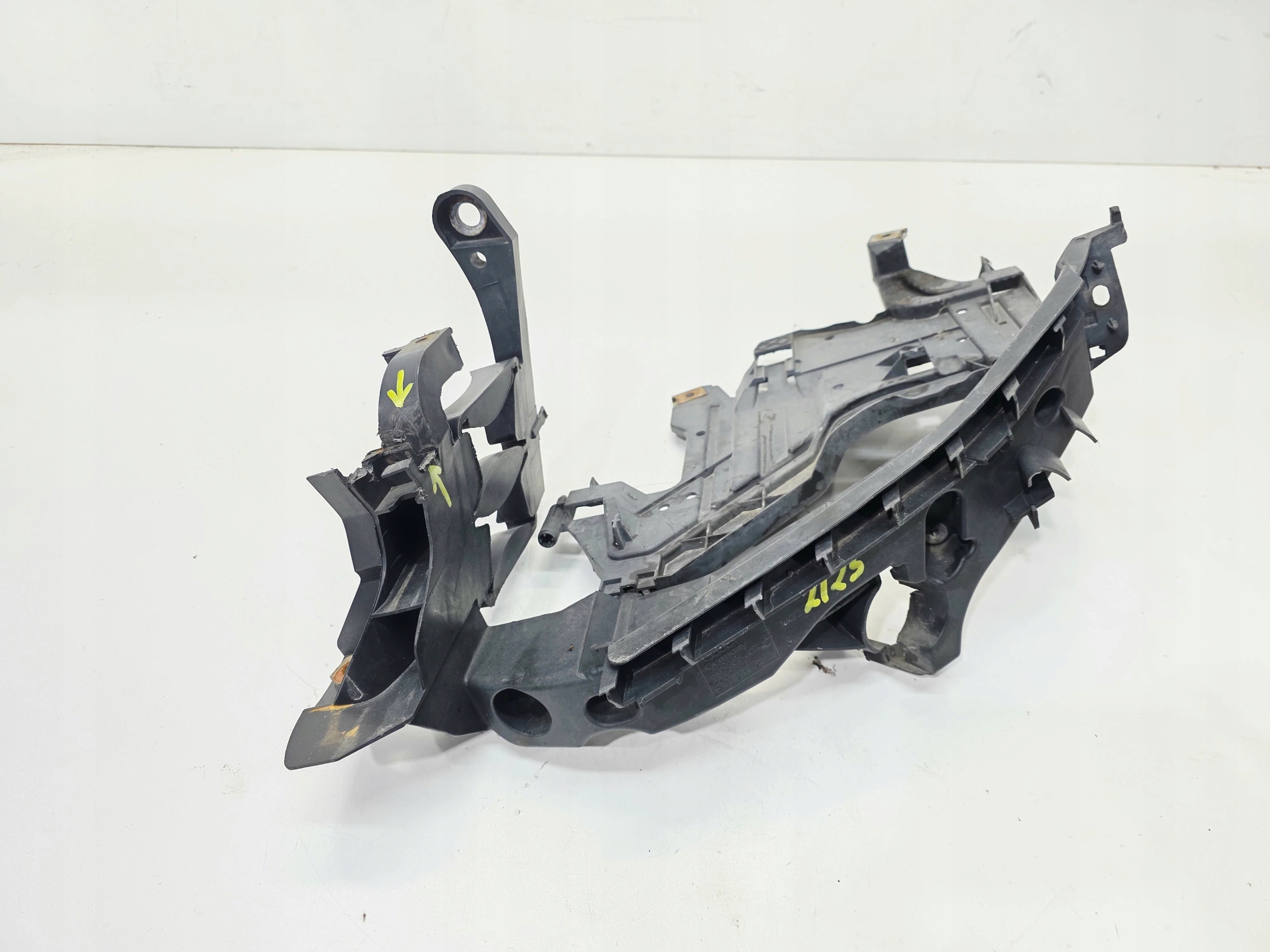 support holder REFLEKTORA left AUDI A4 B8 8K0805607C 2/25