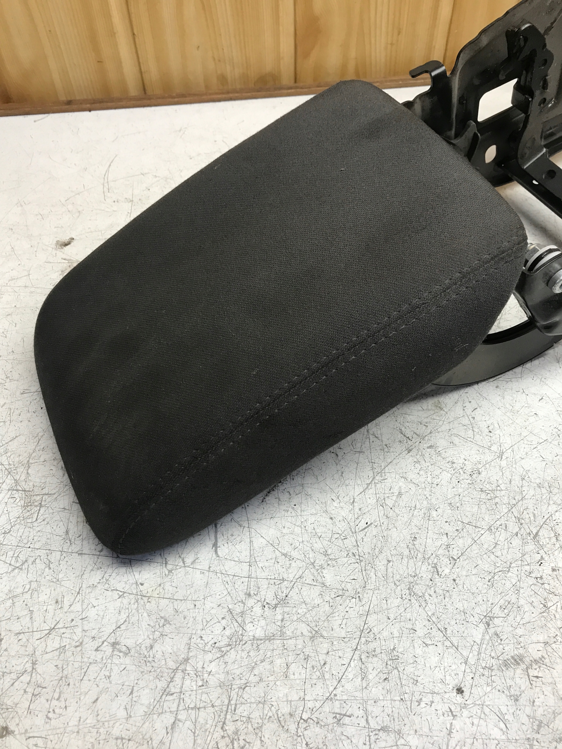 bracciolo MATERIAL Supporto AUDI A4 B8 8K0864283