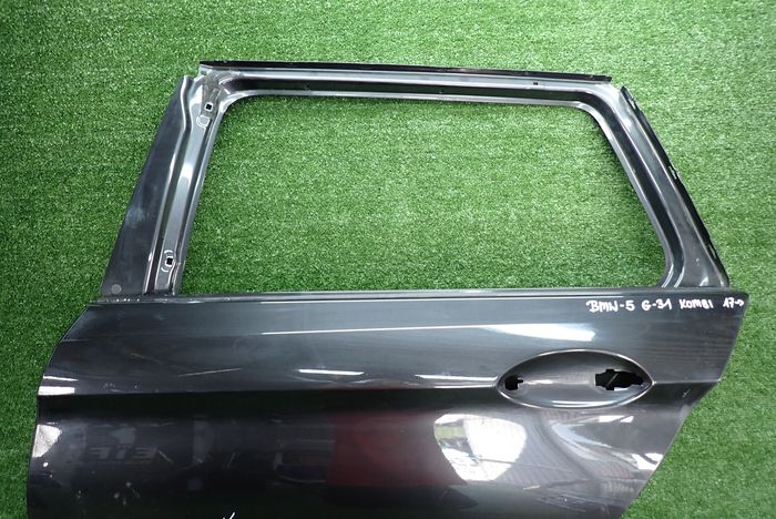 BMW G31 5 KOMBI 17- door left rear. rear part