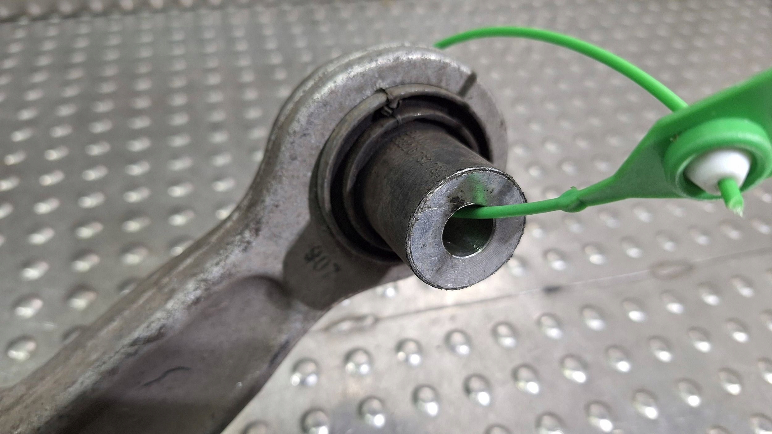 rameno pravý záď 6768790 BMW E60 E61 E63 E64