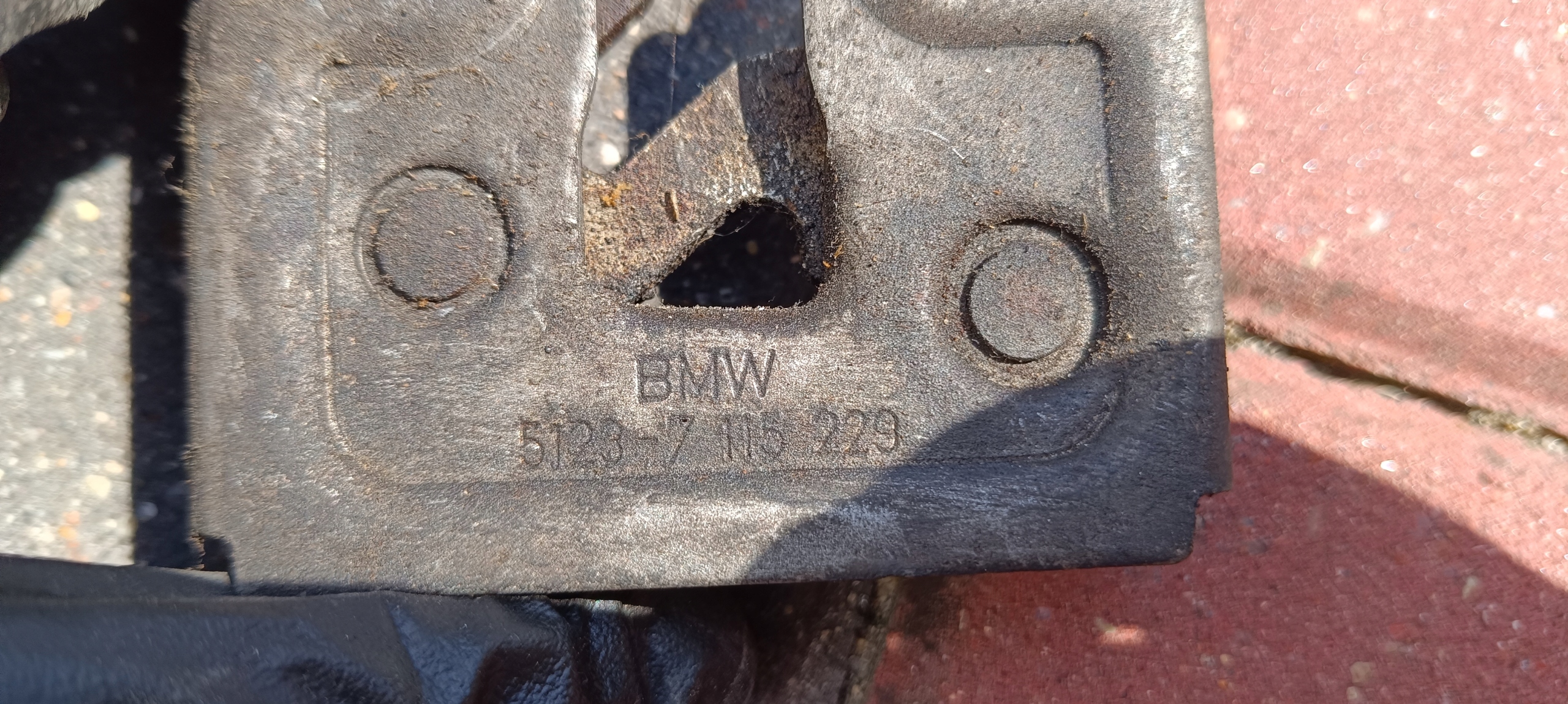 Serrure capot POKRYWY Moteur BMW E60 E61 X1 E84 E90 7115229