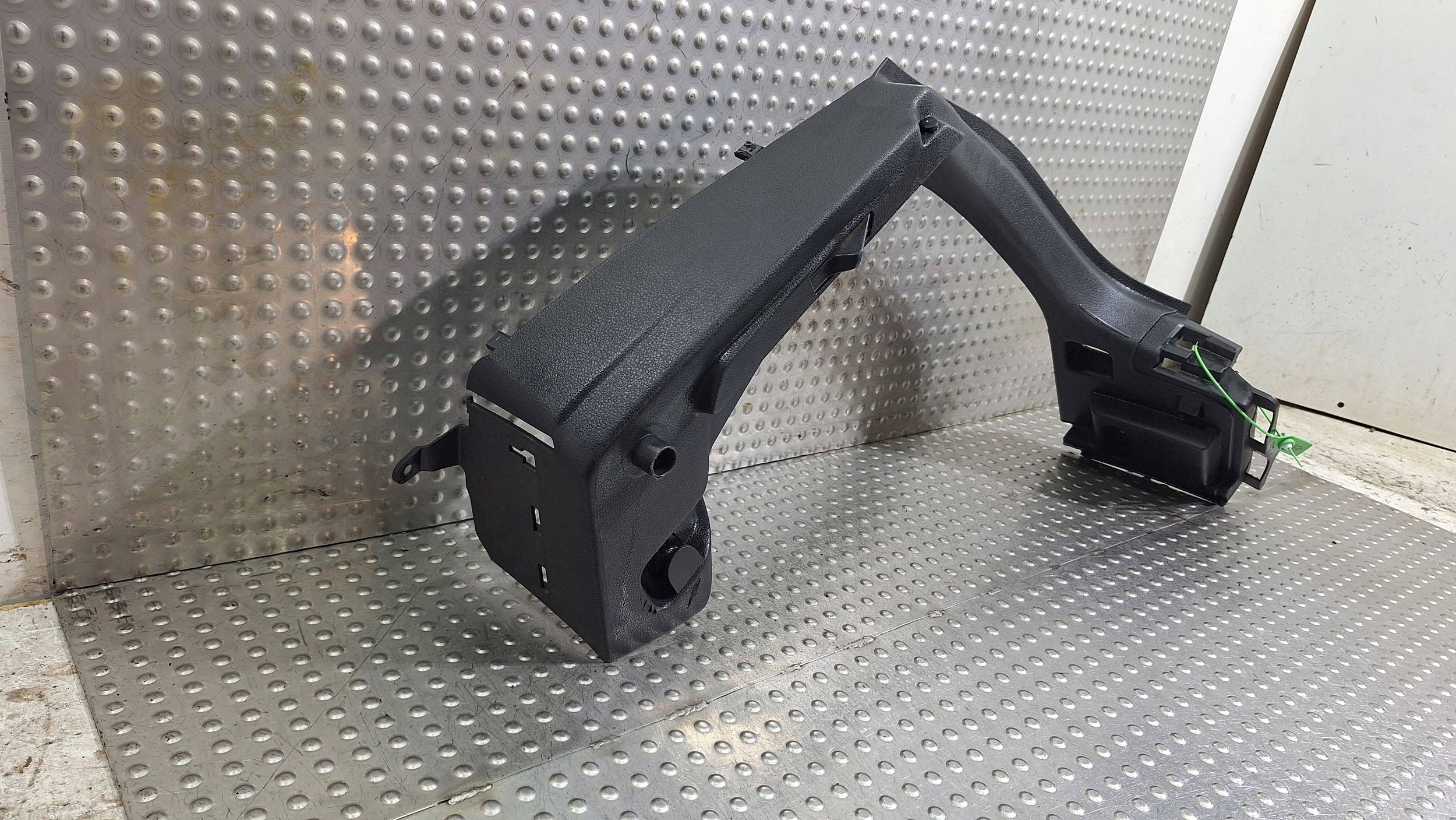 boot upholstery holder POLKI right side 5G6867762H VW GOLF VII