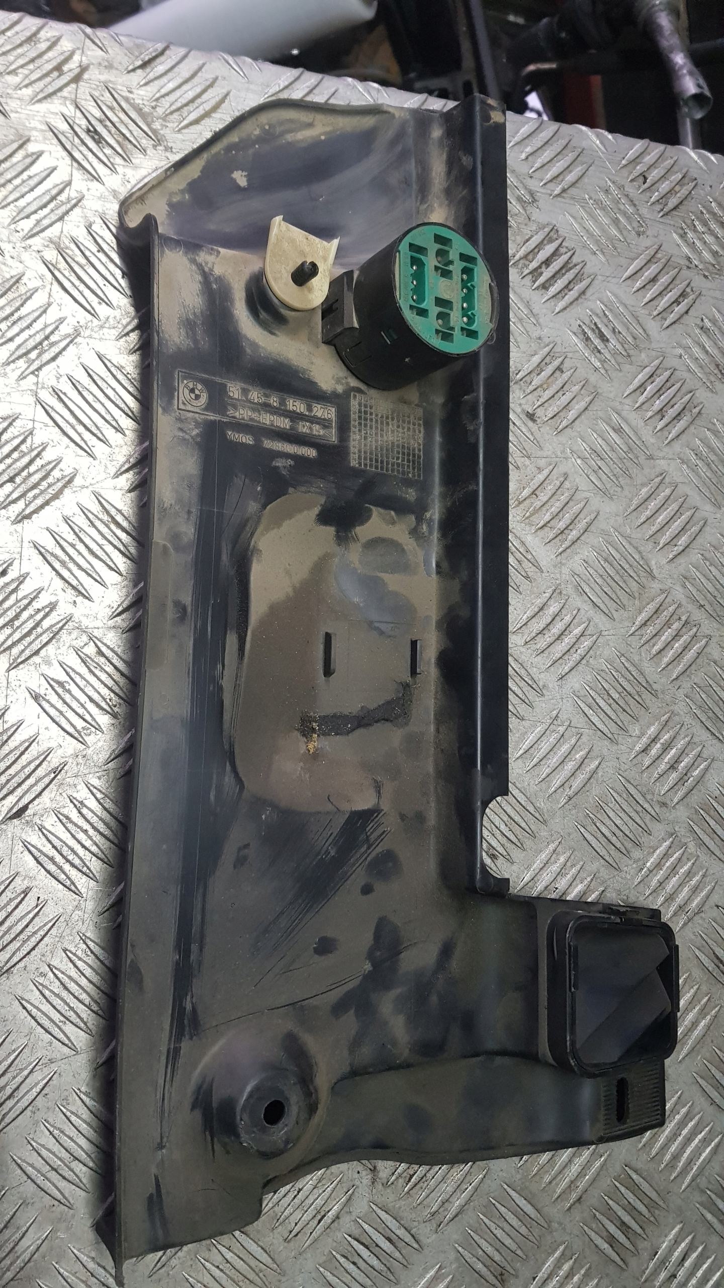 BMW E38 fedél SCHOWKA PASAZERA 8150276
