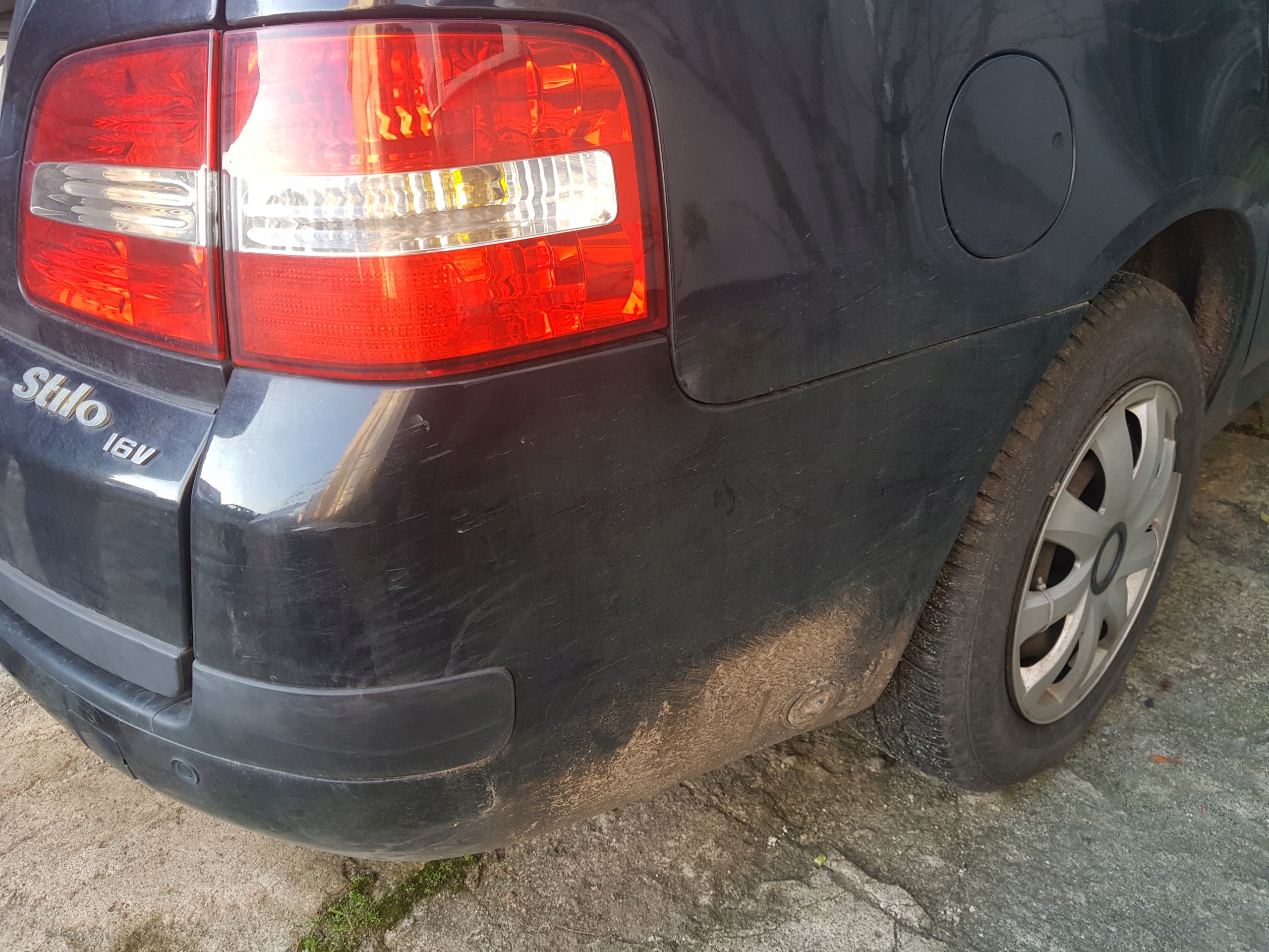 FIAT STILO универсал подкрылок перед правый ===