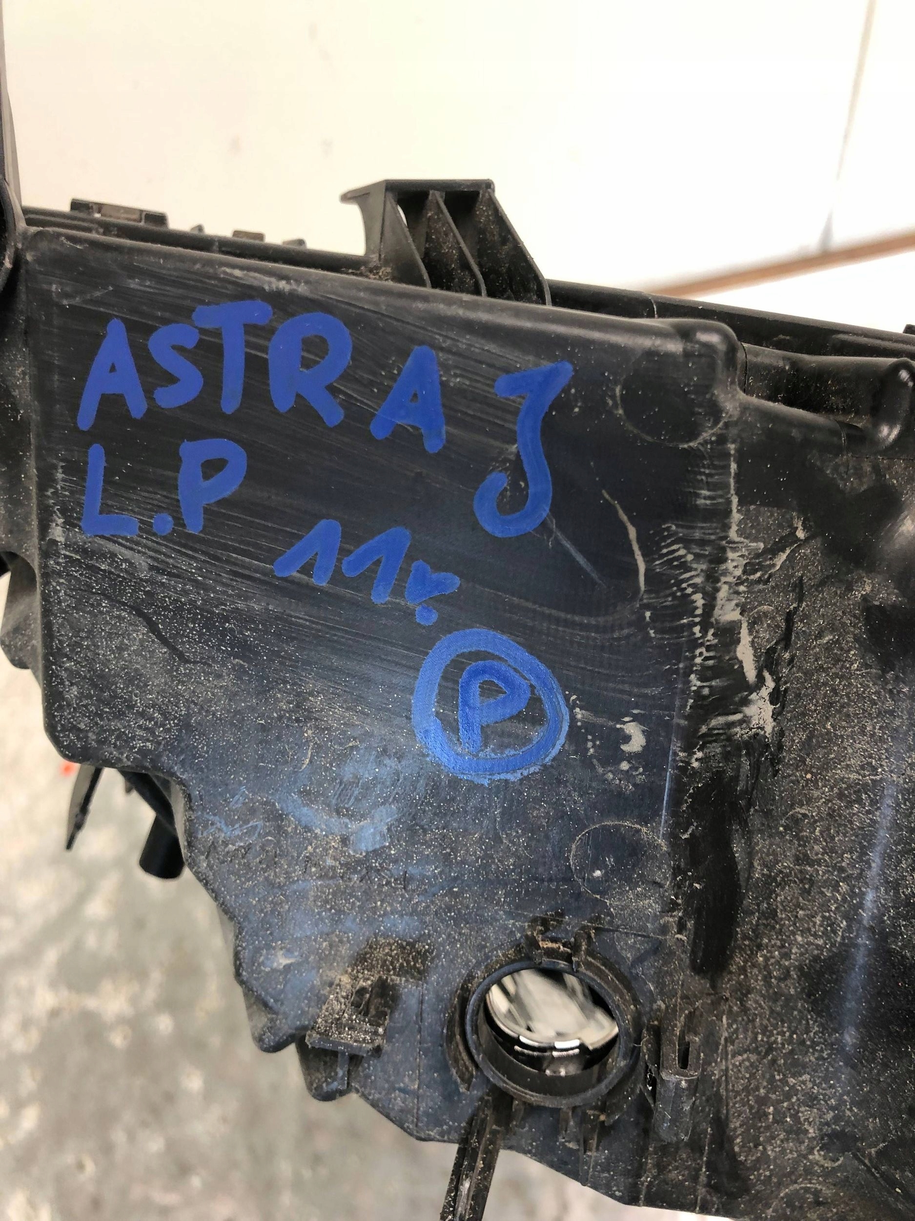 fog light left front OPEL ASTRA J 13264641
