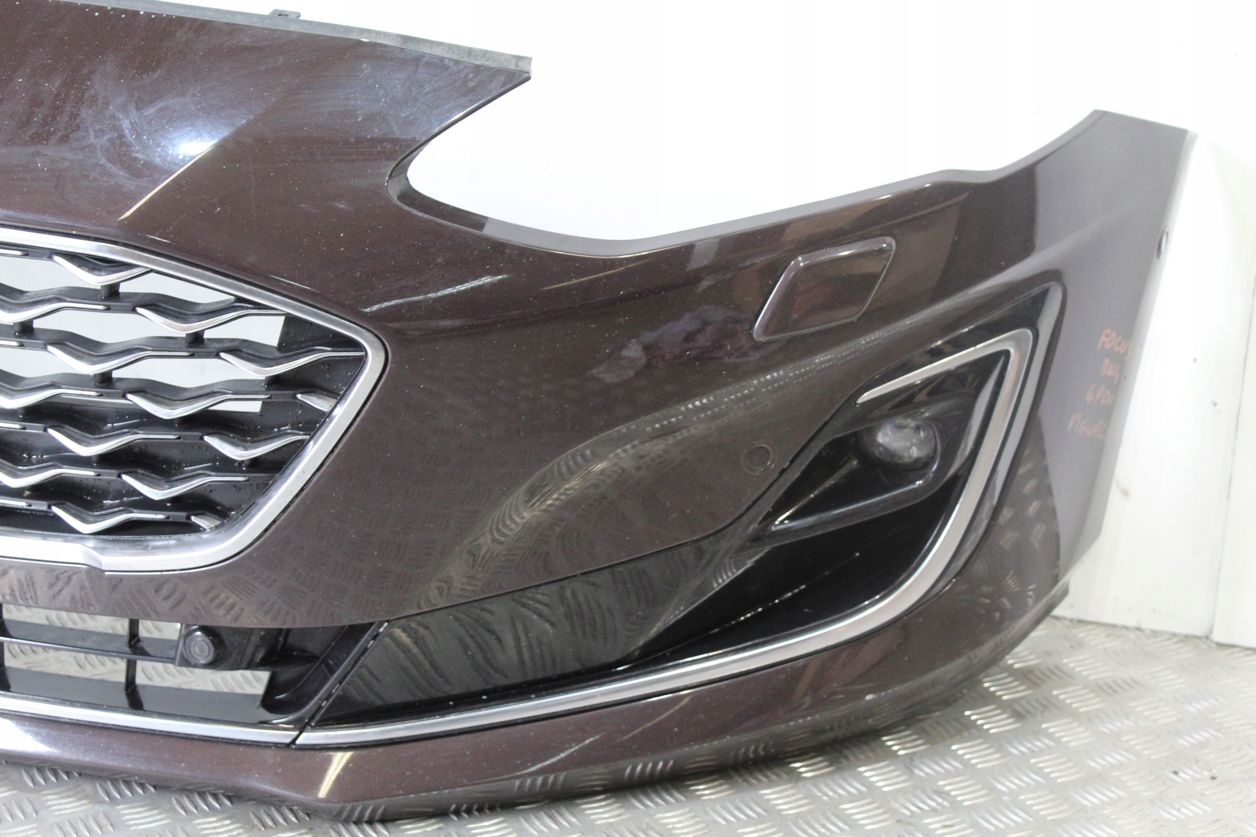 nárazník předek 6X PDC FORD FOCUS MK4 VIGNALE