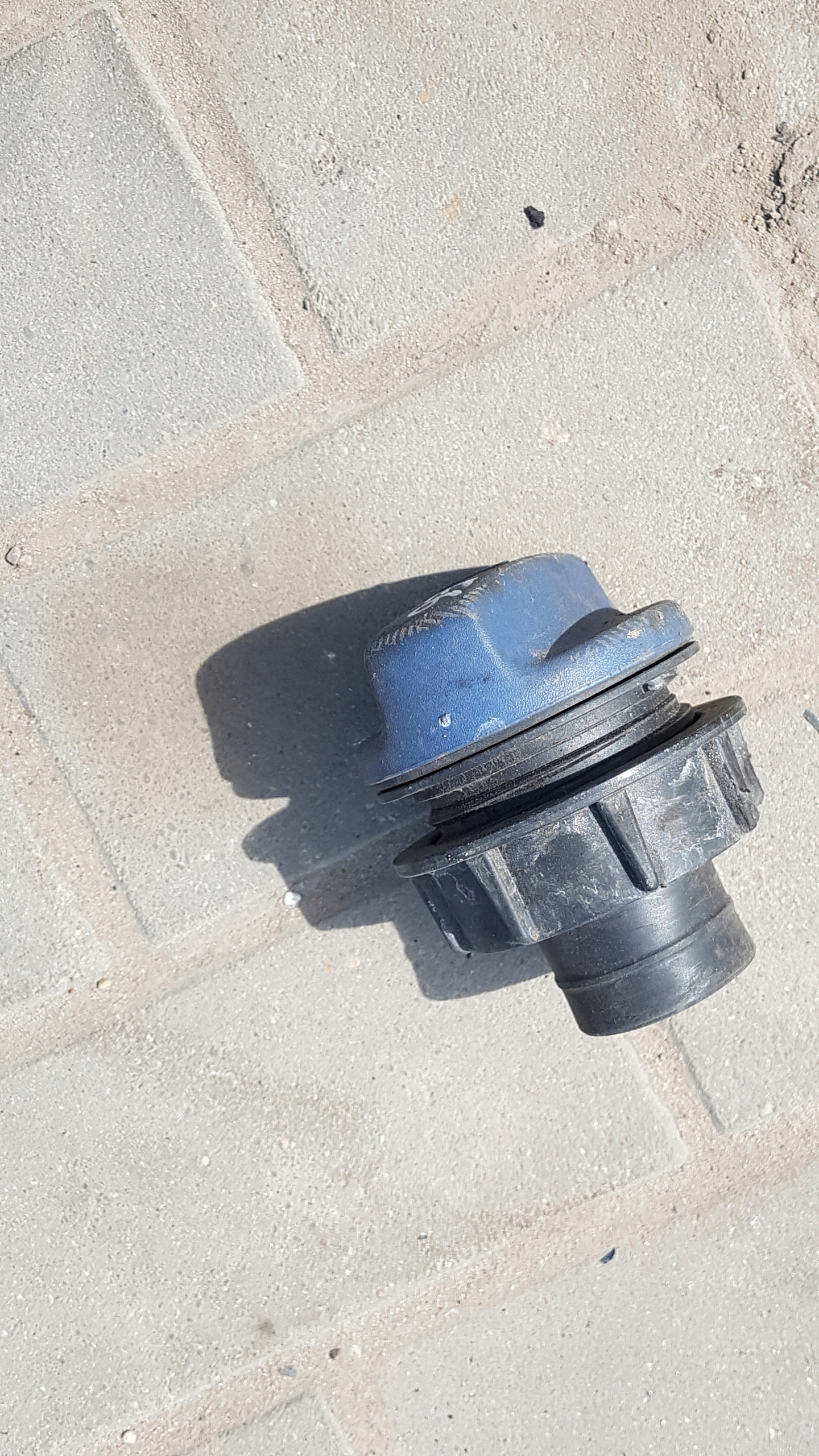 KOREK WLEWU WLEW SPRYSKIWACZY DAF CF EURO 6 Numer katalogowy części KOREK WLEWU WLEW SPRYSKIWACZY DAF CF EURO 6