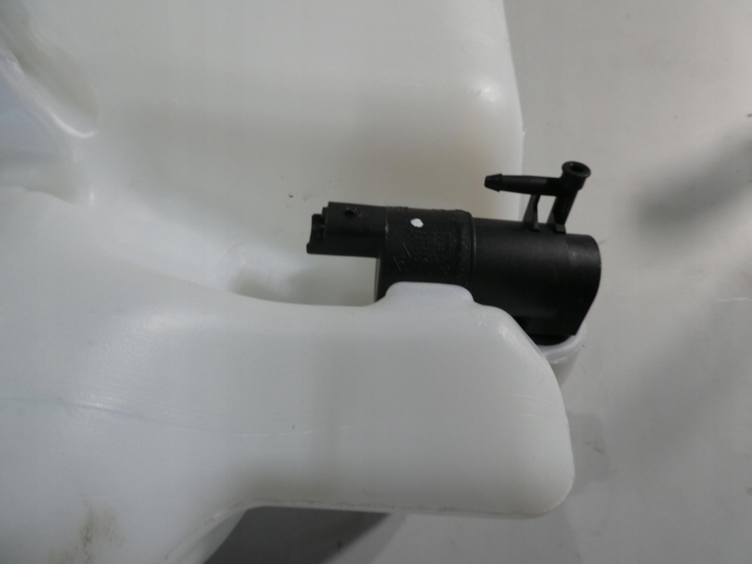 Réservoir eau essuie glace MASTER MOVANO 2891000023R