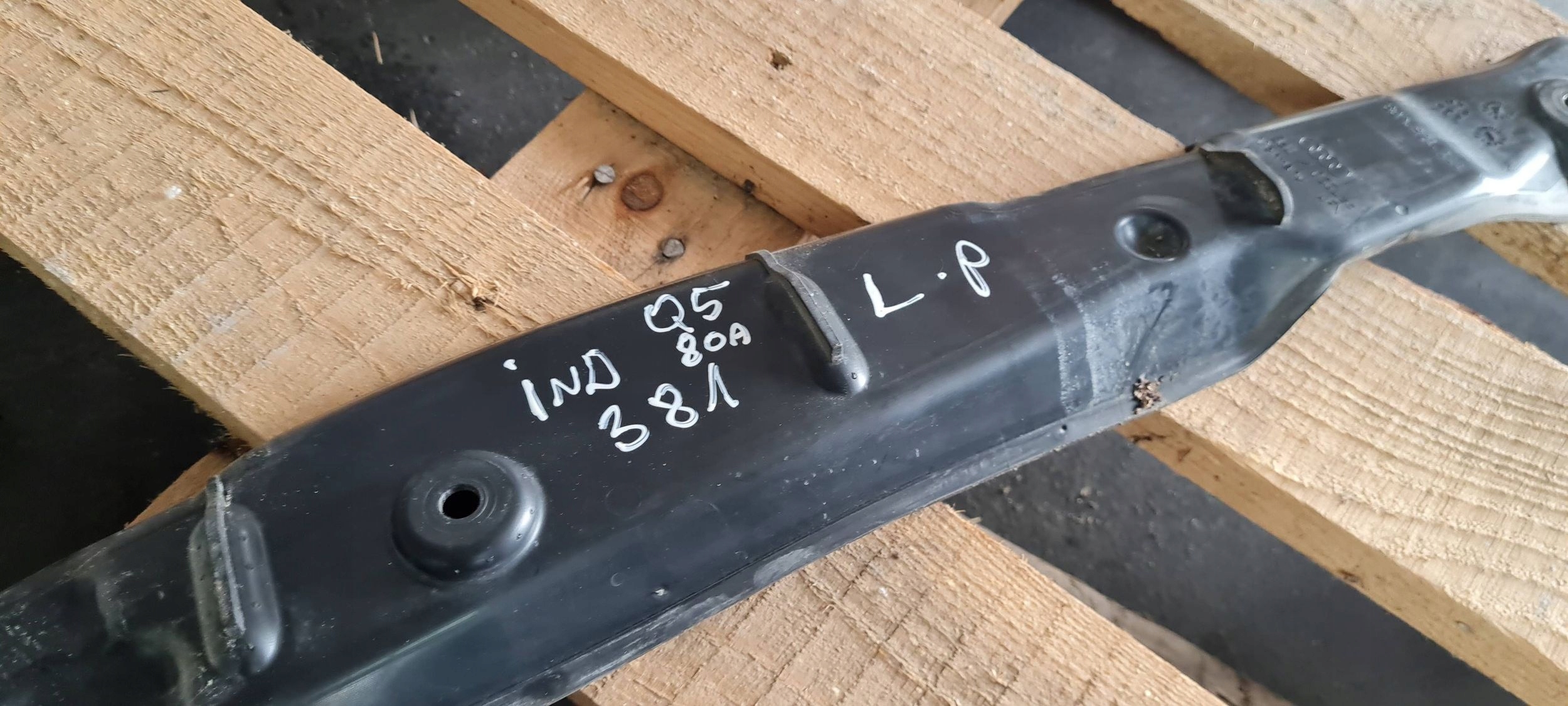 Q5 80A fedél hangszigetelő sárvédöt bal bal eleje 80A821111