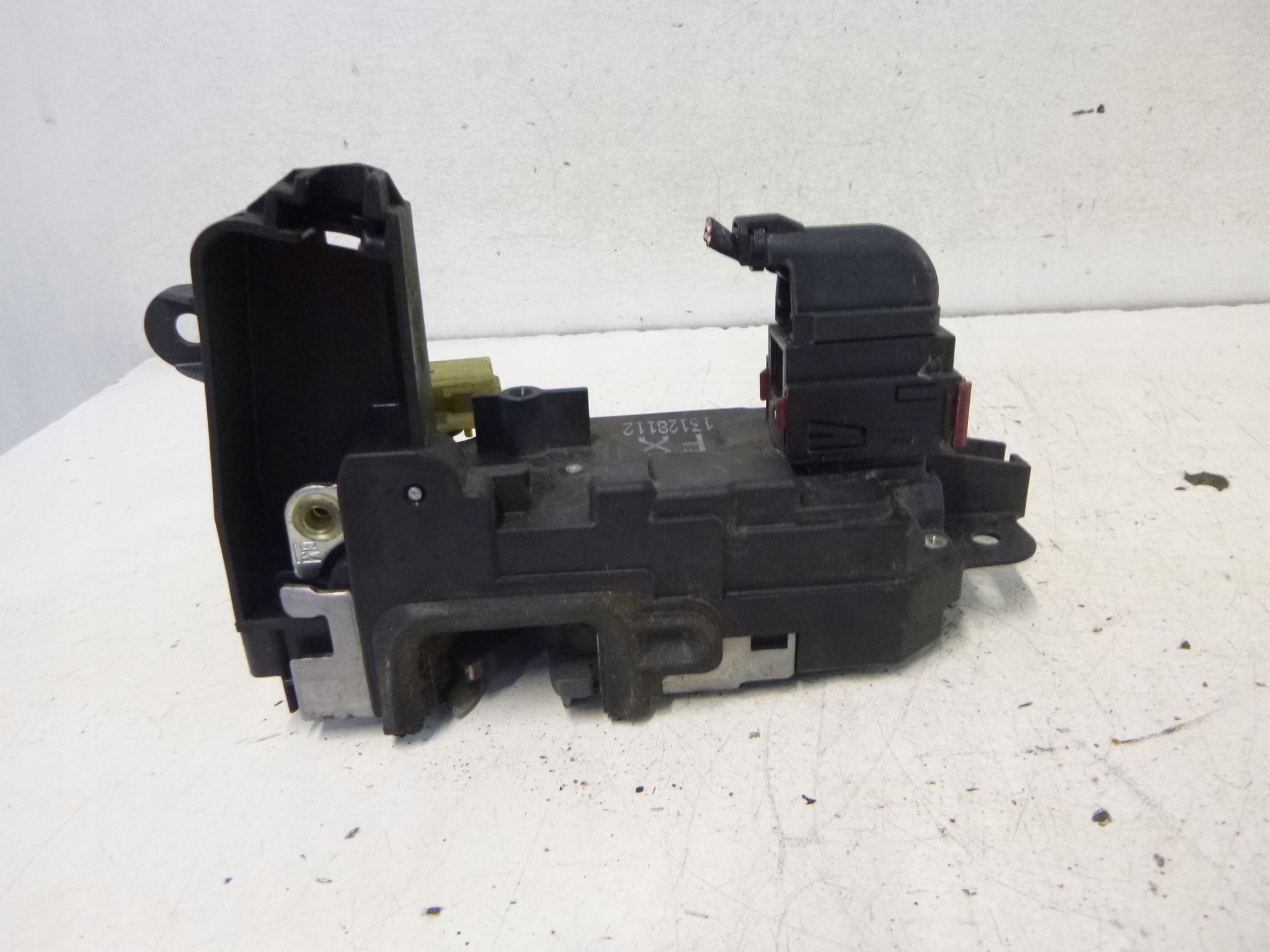 lock door front right Opel Astra H 2005 13128112
