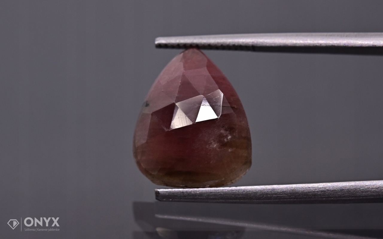 Safír fasetovaná nepravidelná rozeta 14x11,5 mm