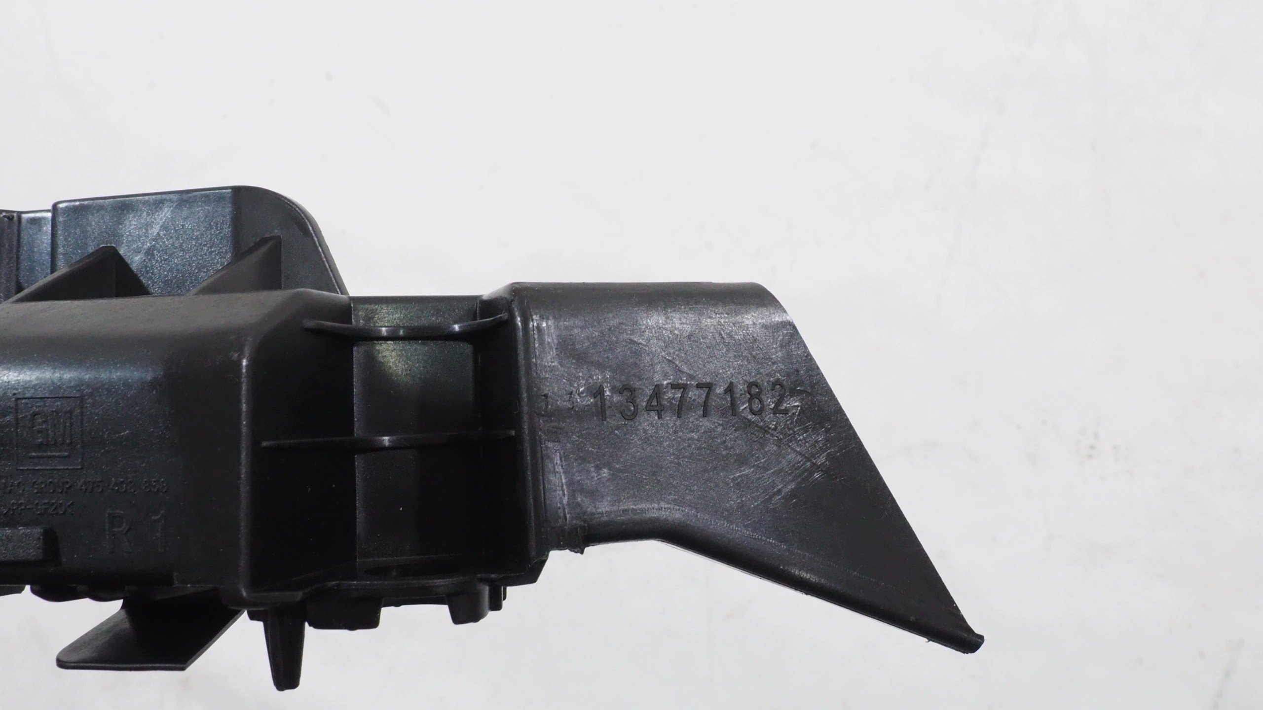 Opel Crossland X bumper bracket right front 13477182