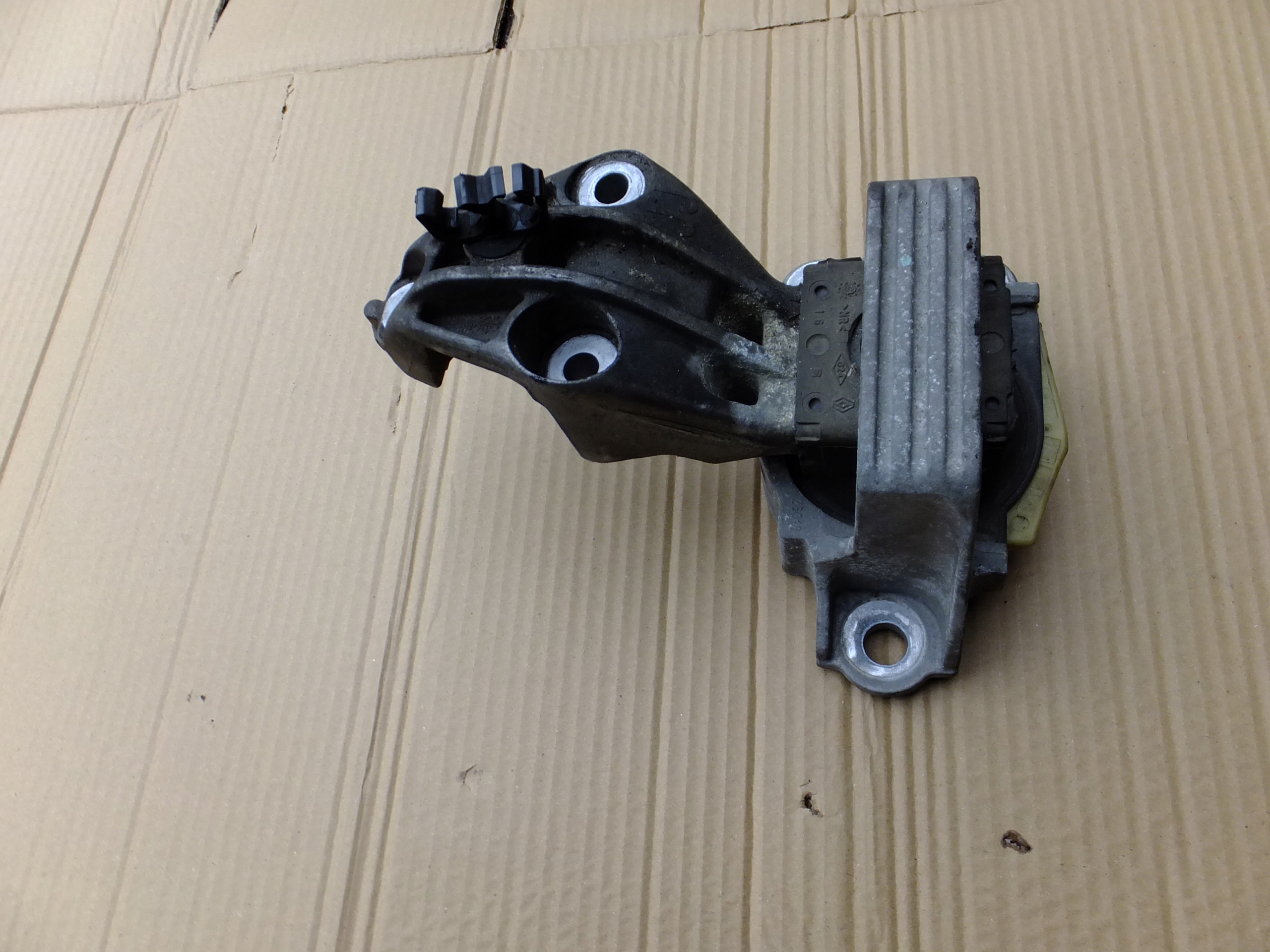 engine mount renault megane III 1,5 dci 112100020R