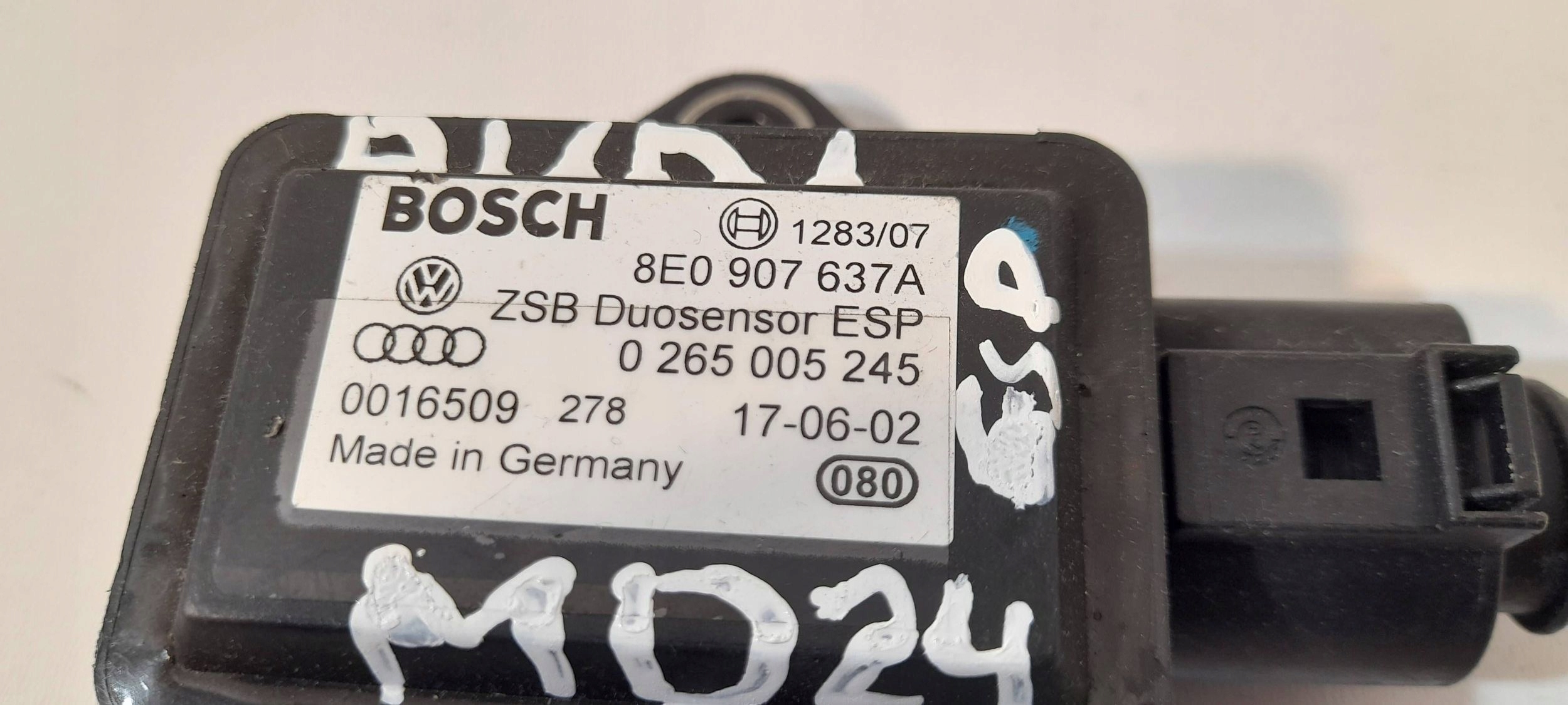 Audi A4 S4 B6 8E 8H Sensor przyspieszenia ESP 8E0907637A (MD24)
