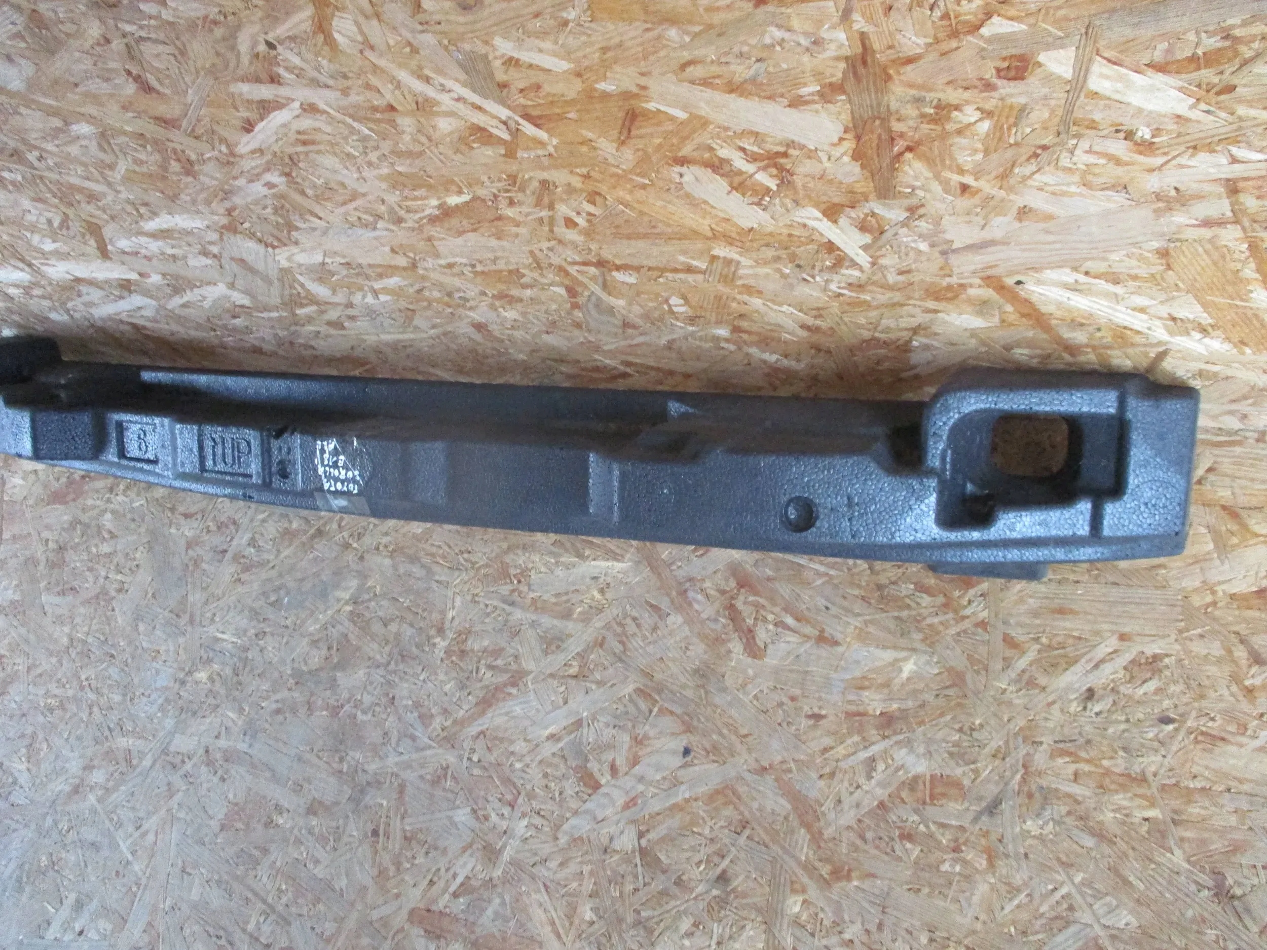 ABSORBER PARAURTI ANTERIORE TOYOTA COROLLA E18