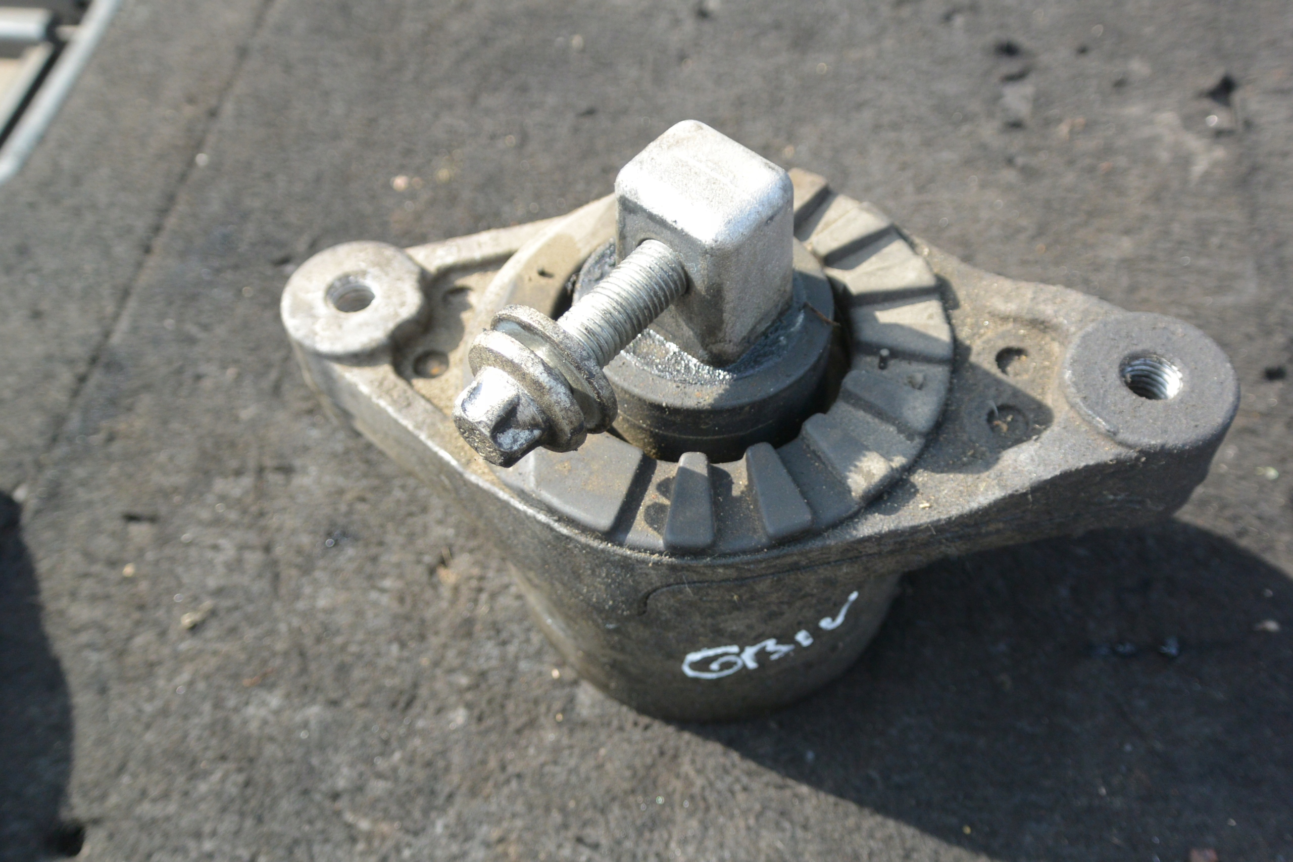 holder engine mount left 3.0D MASERATI QUATTROPORTE VI GHIBLI III