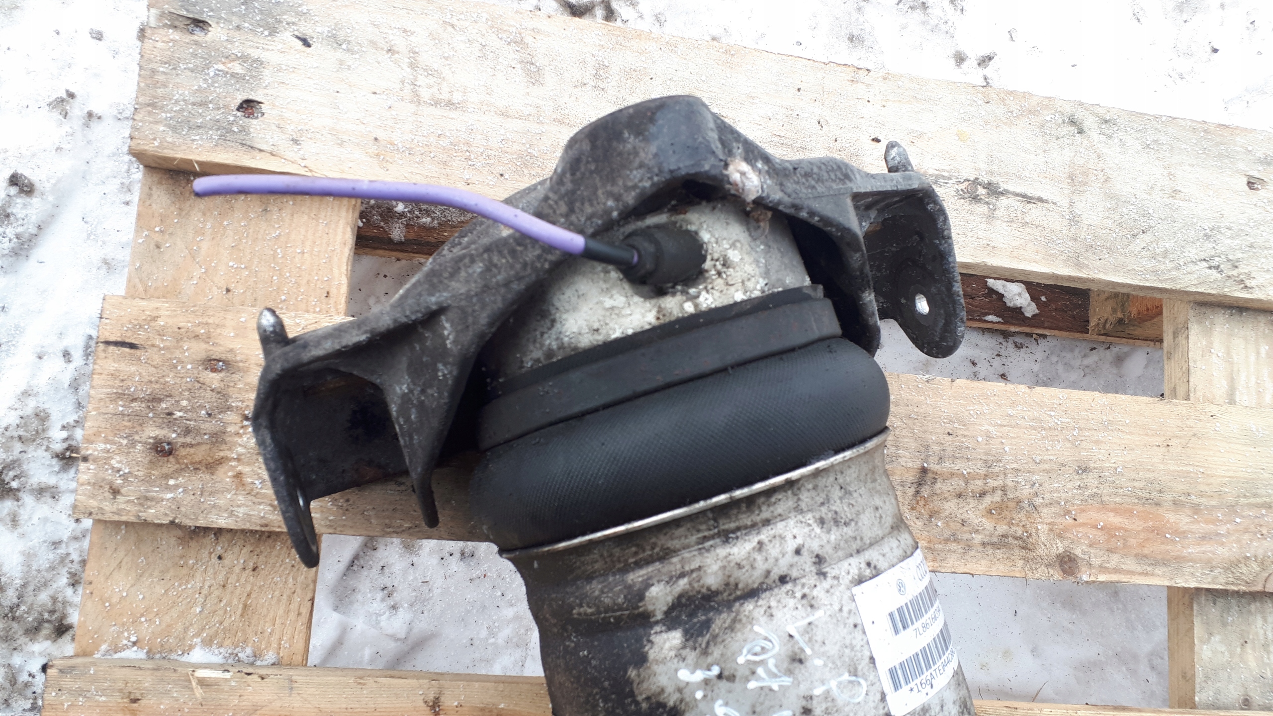 Q7 4L амортизатор передний левый 7L8616039A