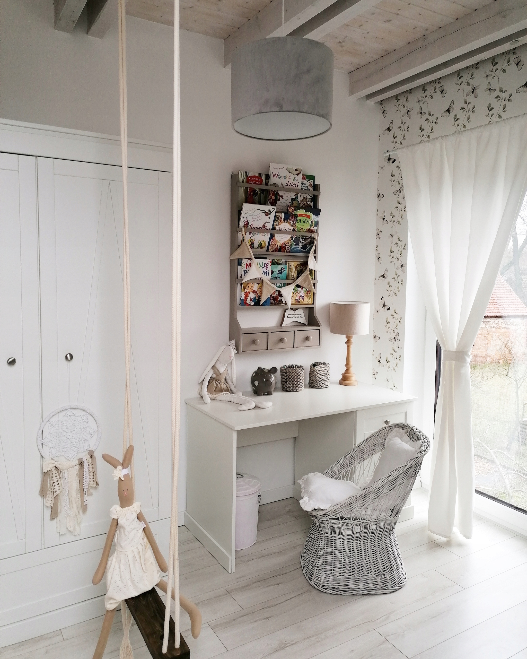 LAMPKA NOCNA DLA DZIECI DO CZYTANIA SZARA Kolor dominujący odcienie szarości