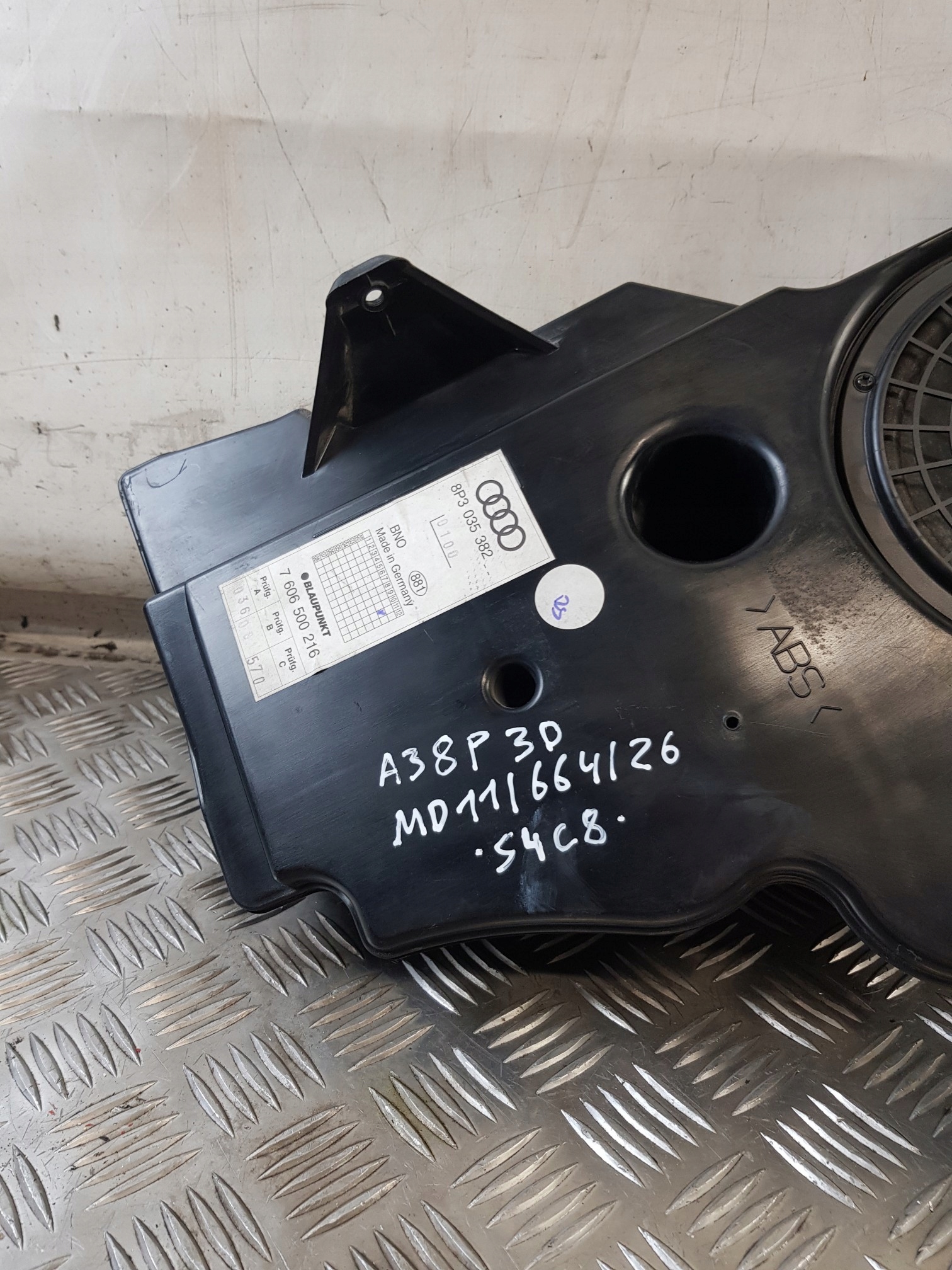 SUBWOOFER speaker 8P3035382 AUDI A3 8P 3D 04R