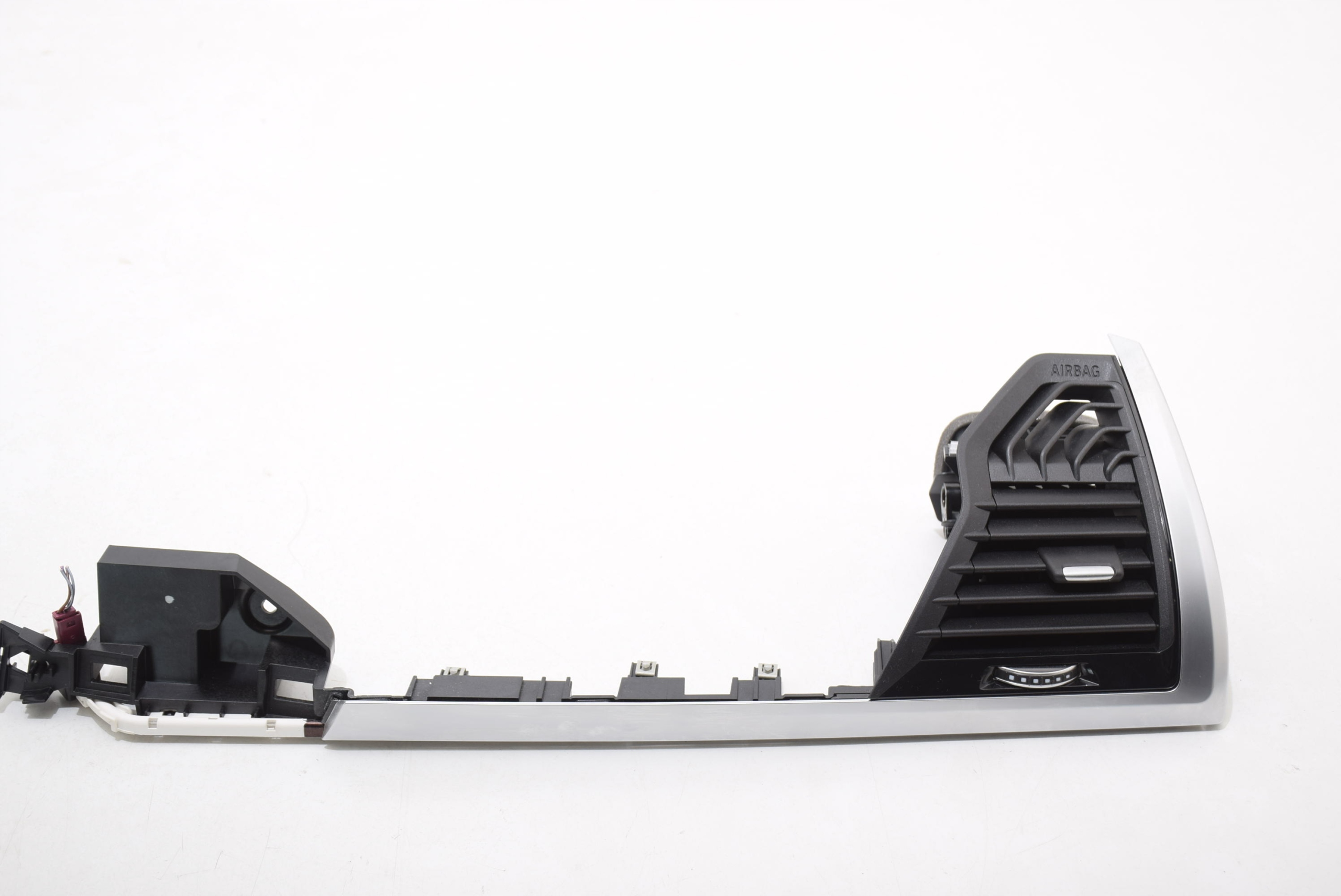 9384395 - BMW X3 G01 G02 правая вентиляционная решетка панели AMBIENT
