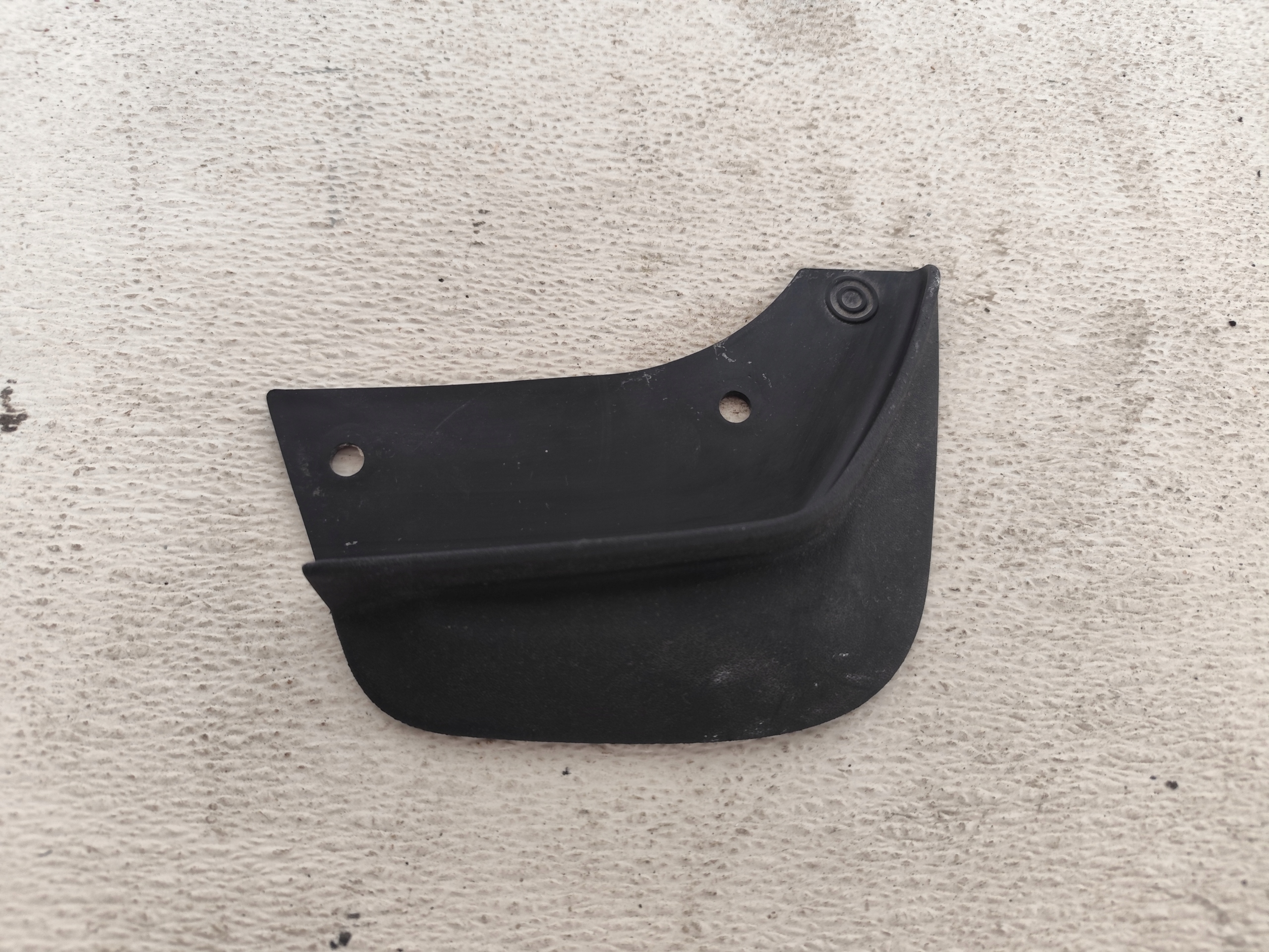 VOLVO V40 II 2012 mudguard flap right front 31316509