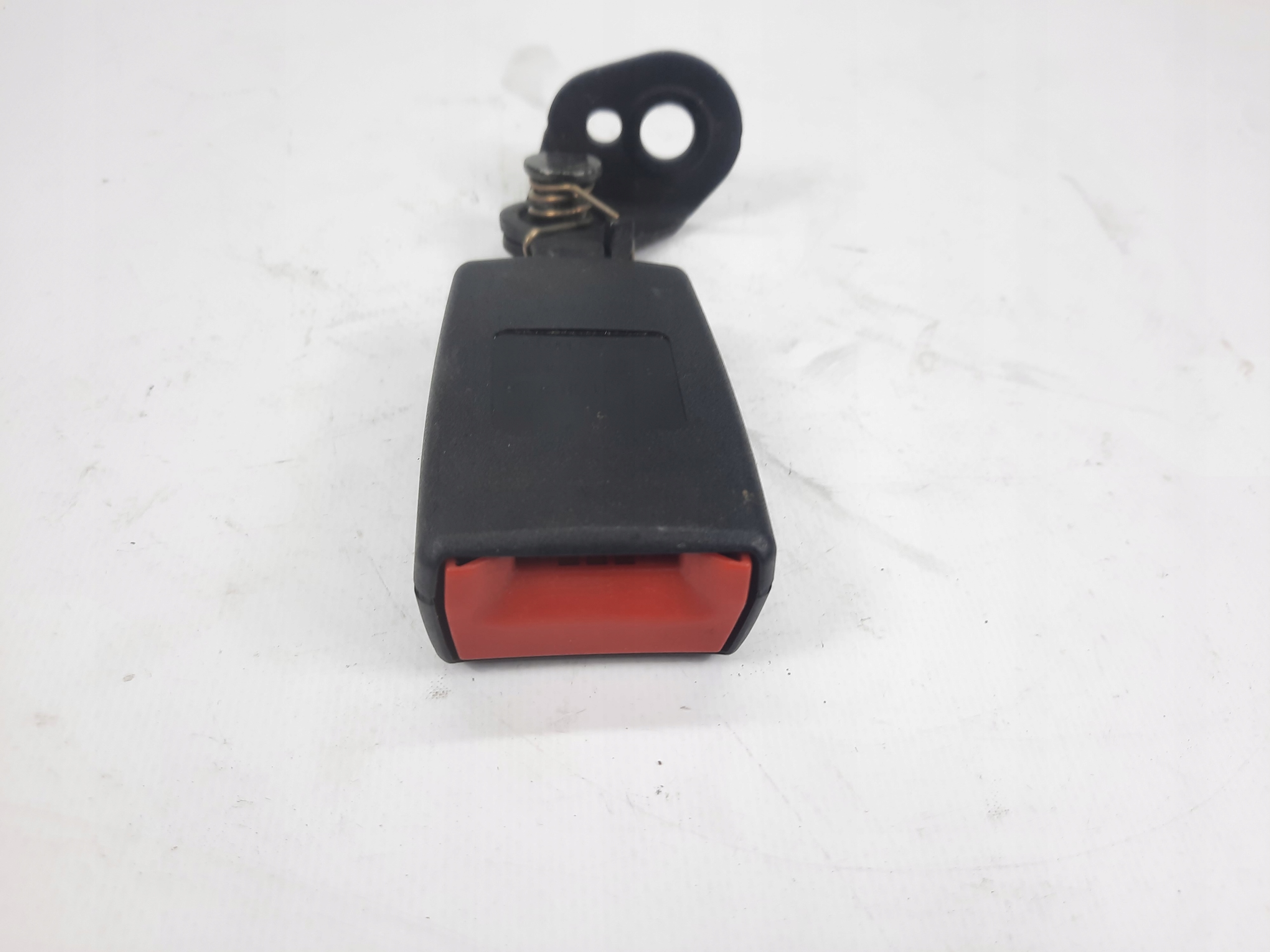 защелка ремня зад vw Passat CC 3C8857740A