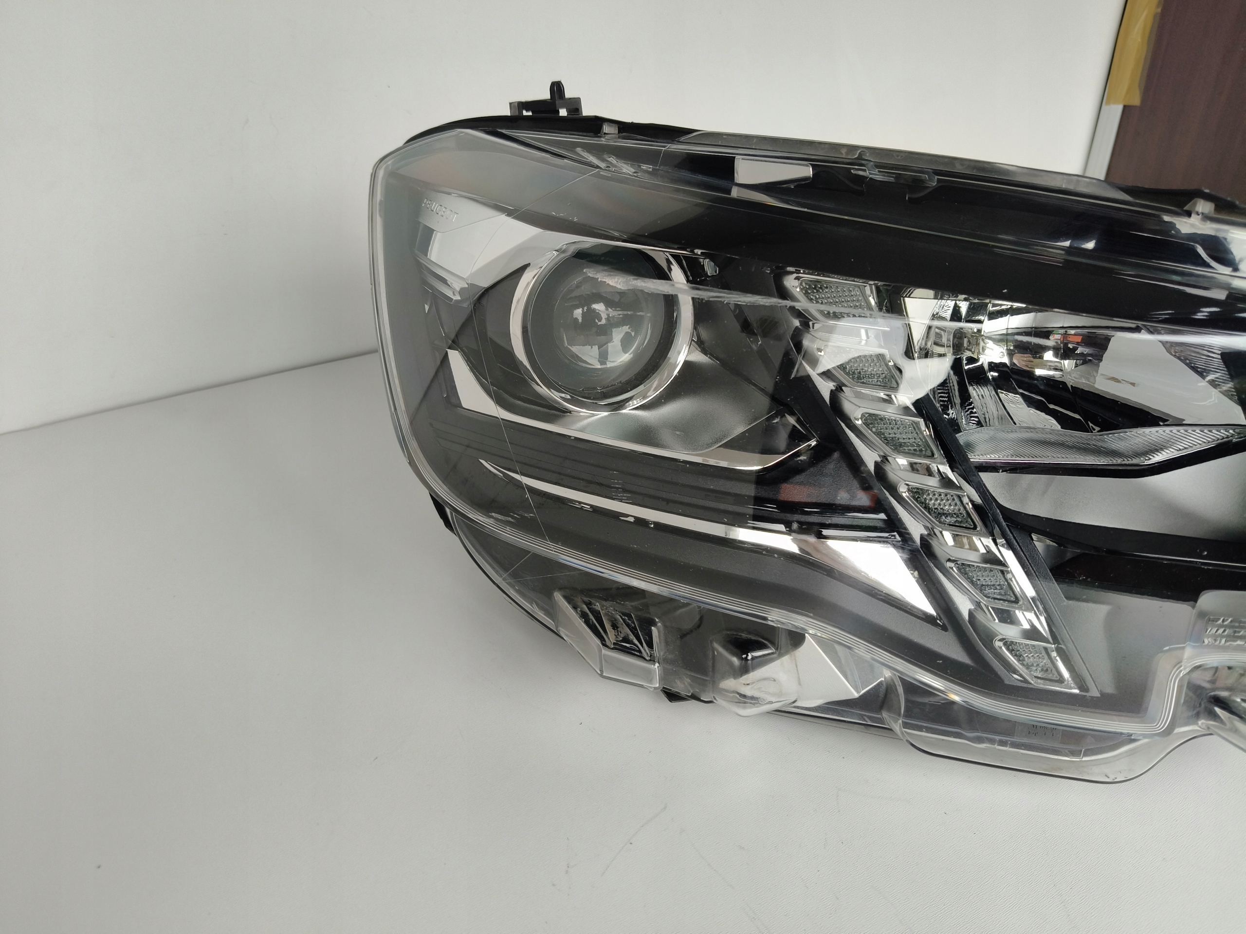 light right REFLEKTOR PEUGEOT RIFTER 18- LED