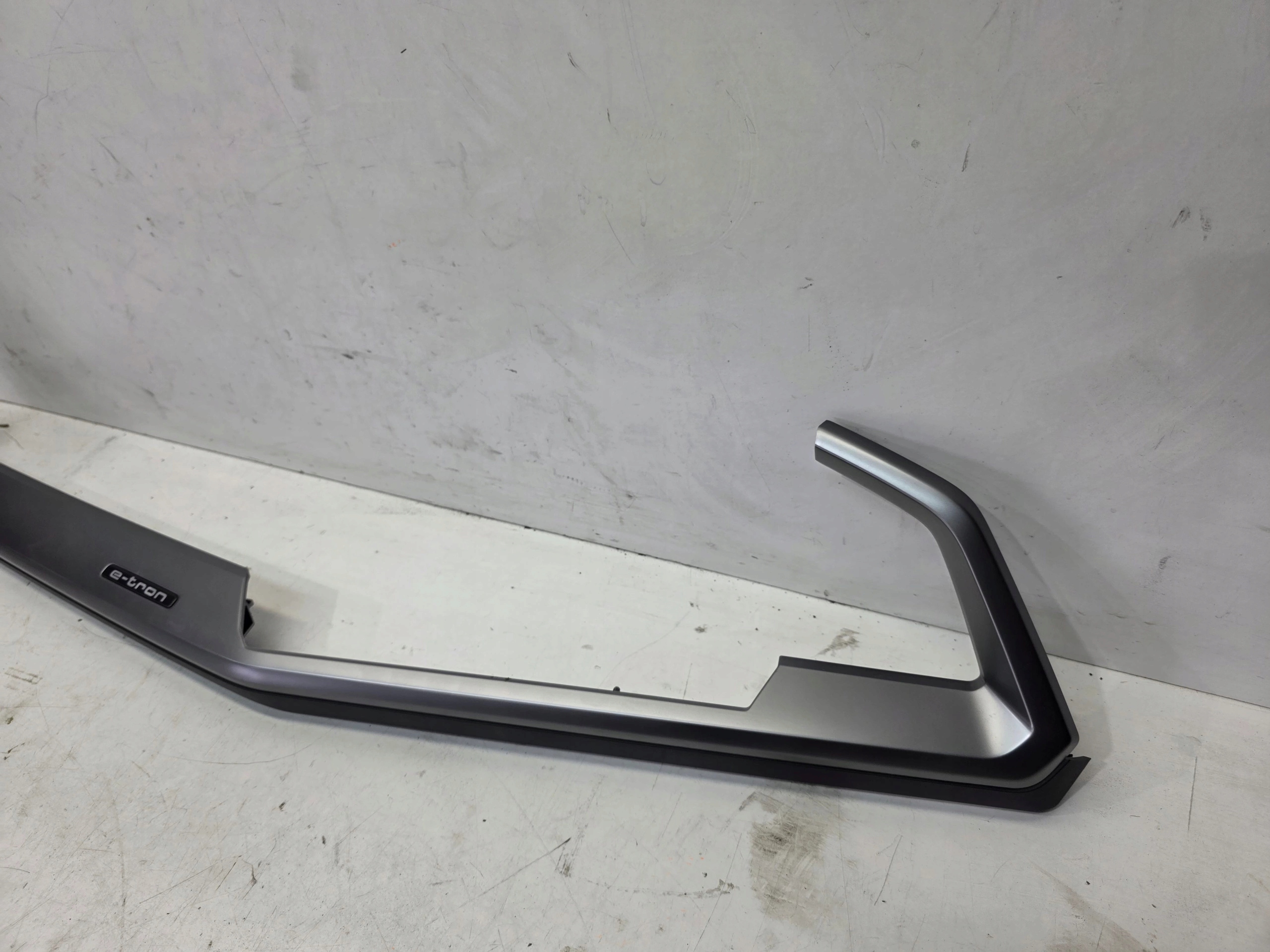 Moulage DEKOR du tableau de bord Console AUDI Q4 E-TRON 89C857189A Anglais