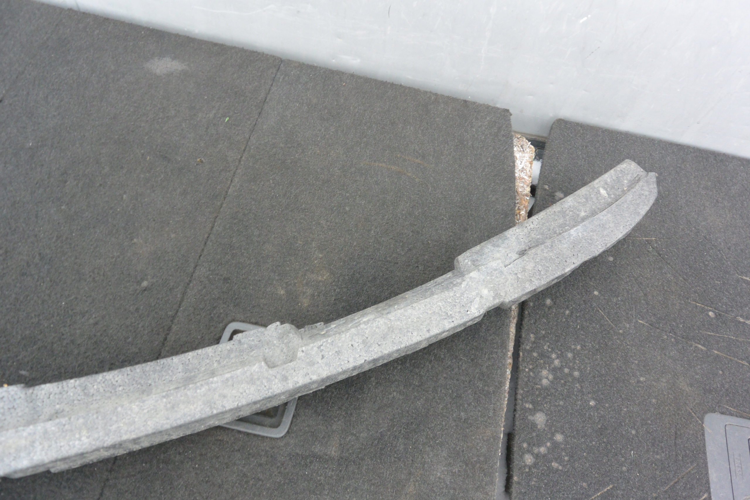 ABSORBER DER STOSSSTANGE VORNE MERCEDES C-KLASA W204
