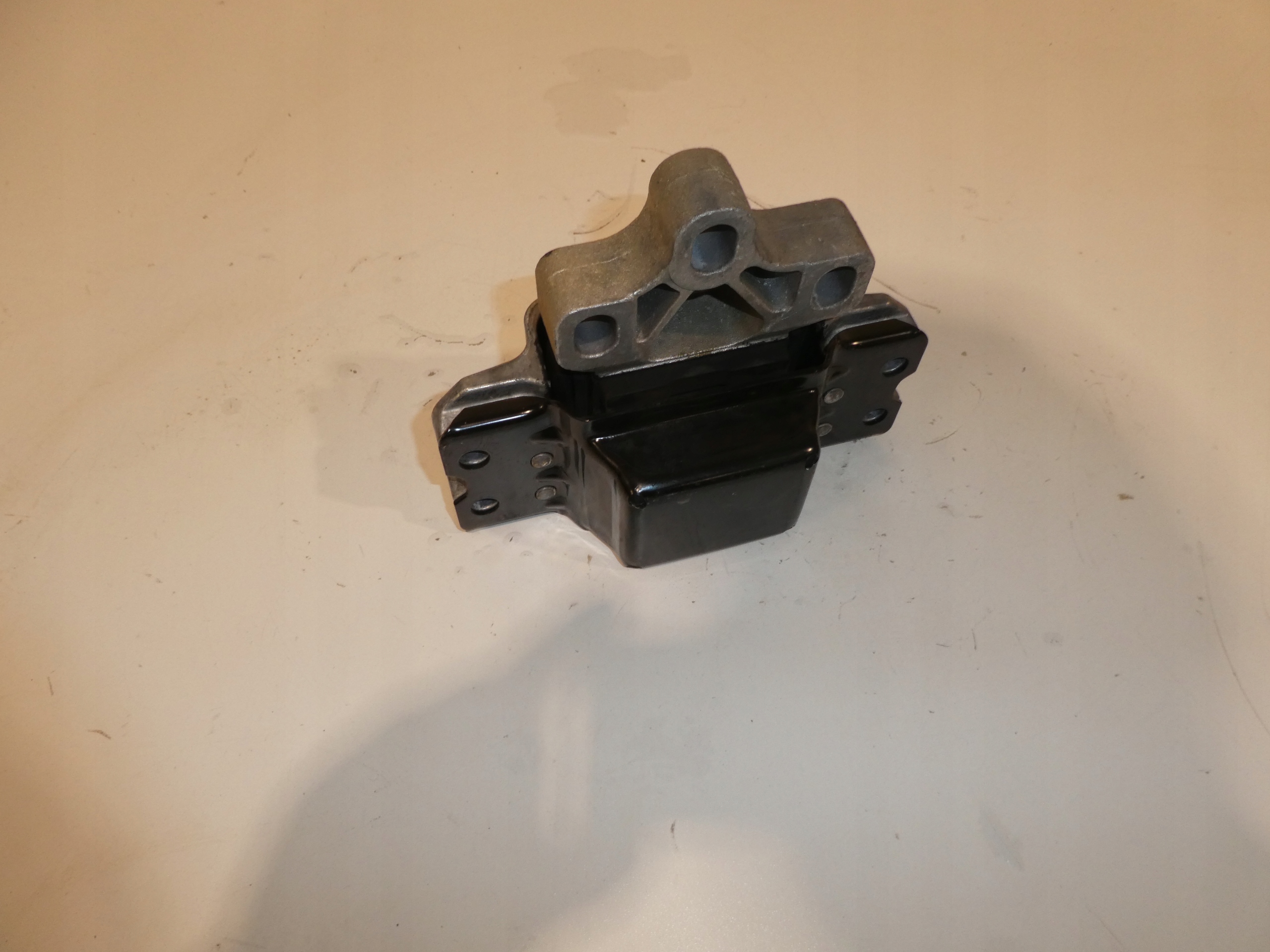 VW AUDI SKODA AIRBAG GETRIEBEHALTER 3C0199555AA