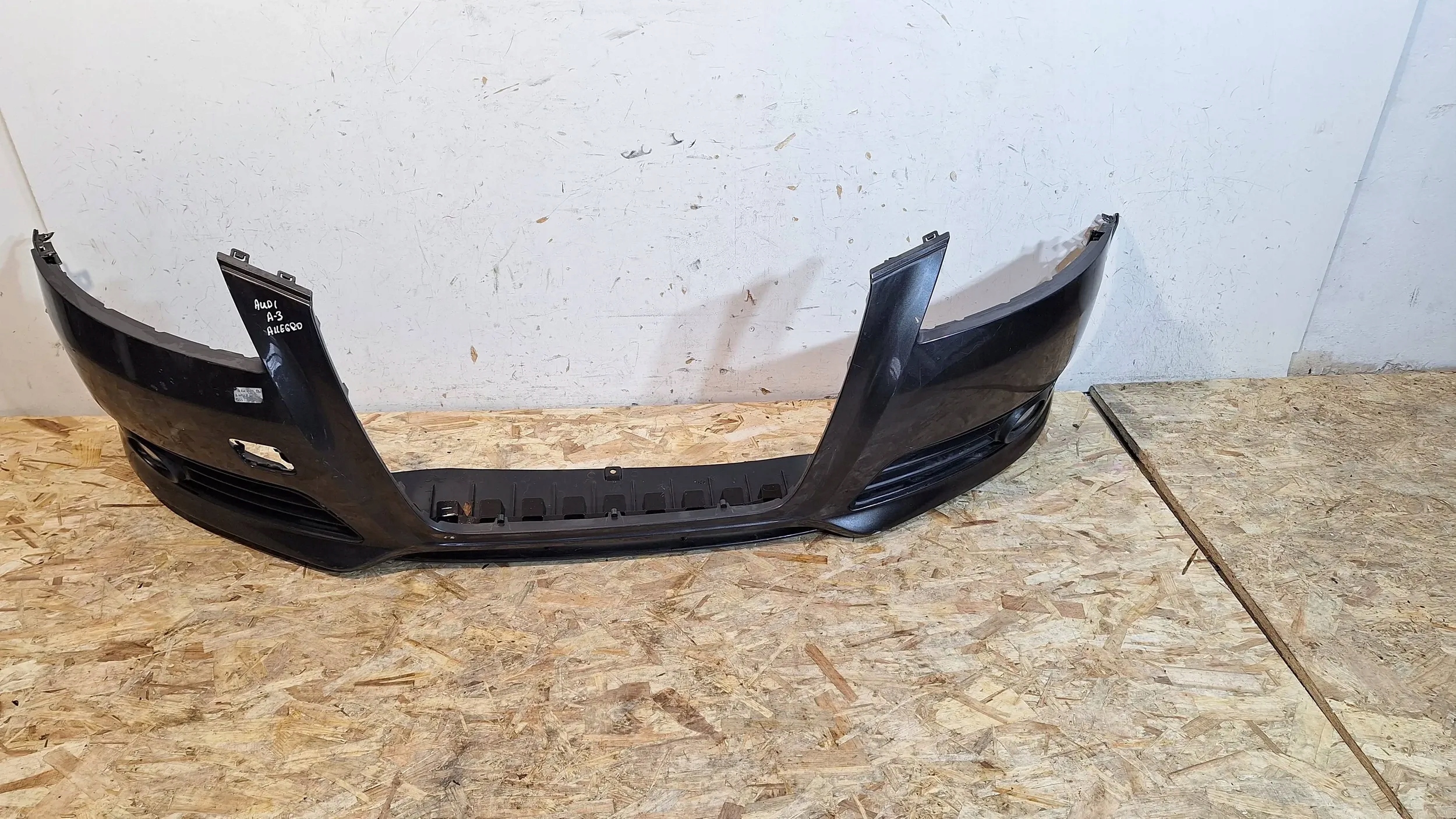бампер передний 8P0807437H Audi A3 8P РЕСТАЙЛИНГ 08-