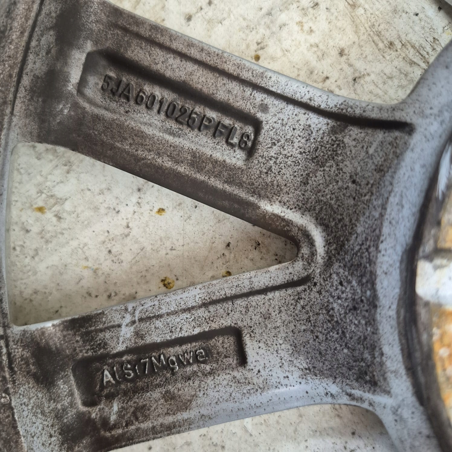 SKODA RAPID 5JA disk hliníkový 5JA601025 16"