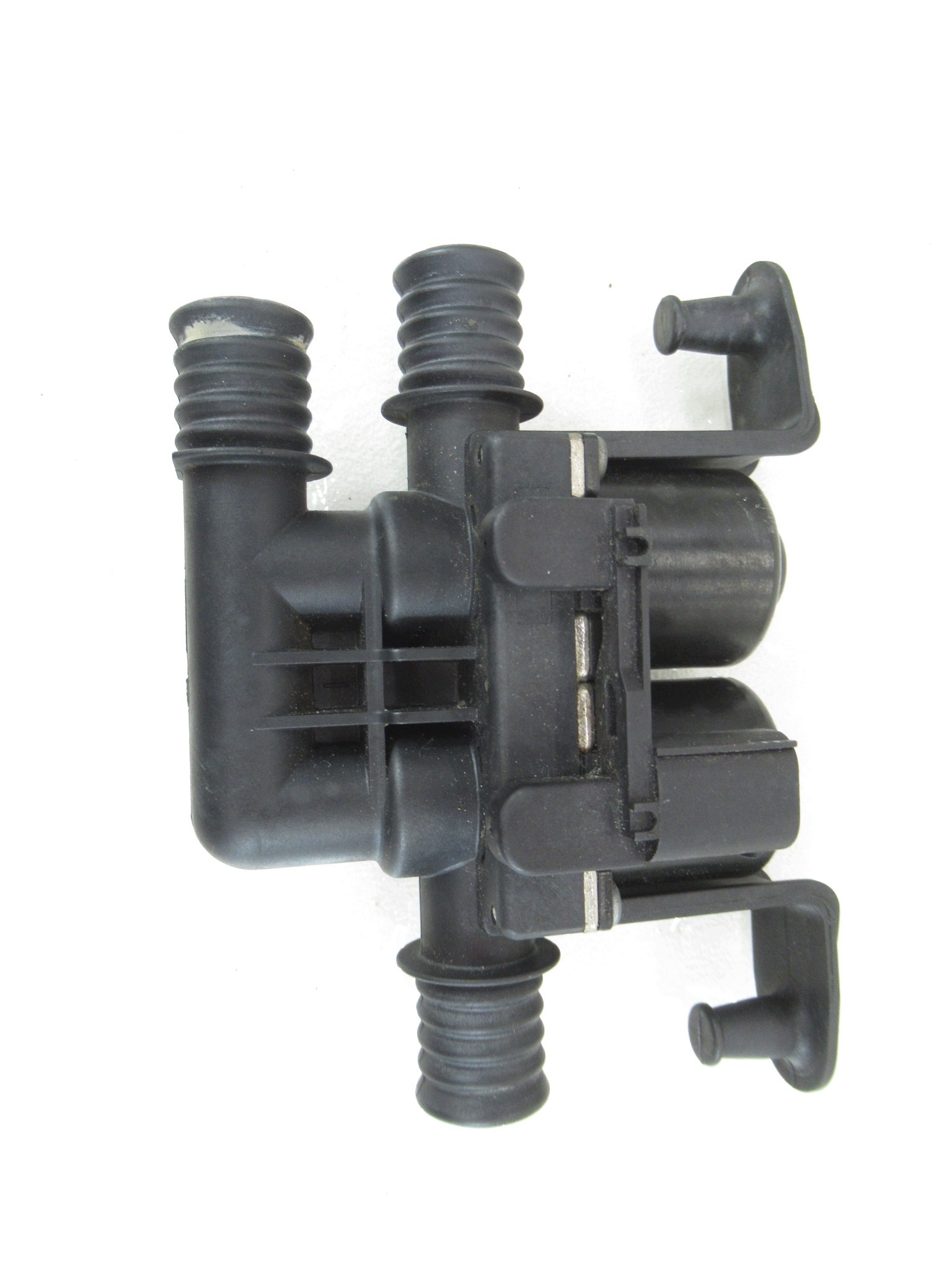 Électrovanne Vanne d’eau ogrzewania BMW e60 e61 e63 e64 6931708