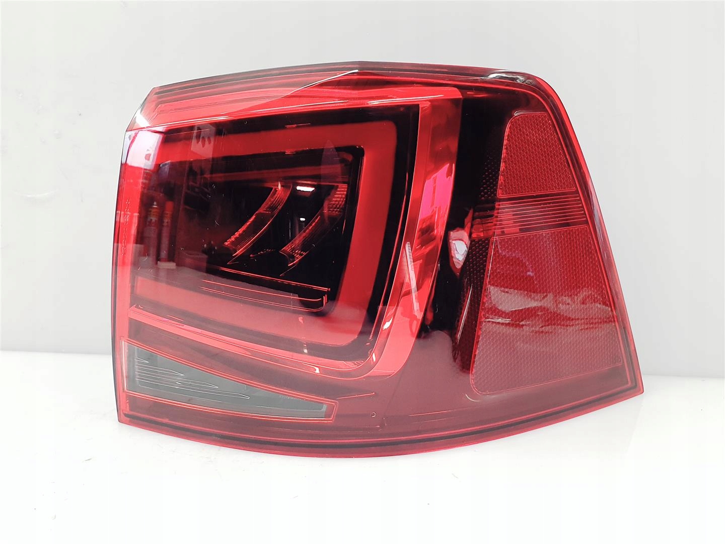 SEAT ALHAMBRA II LIFT 7N5 LAMPA TYŁ LED EUROPA !!! Producent części SEAT OE