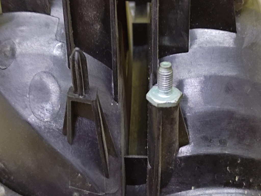 SEAT LEON and light right rear part to the bonnet