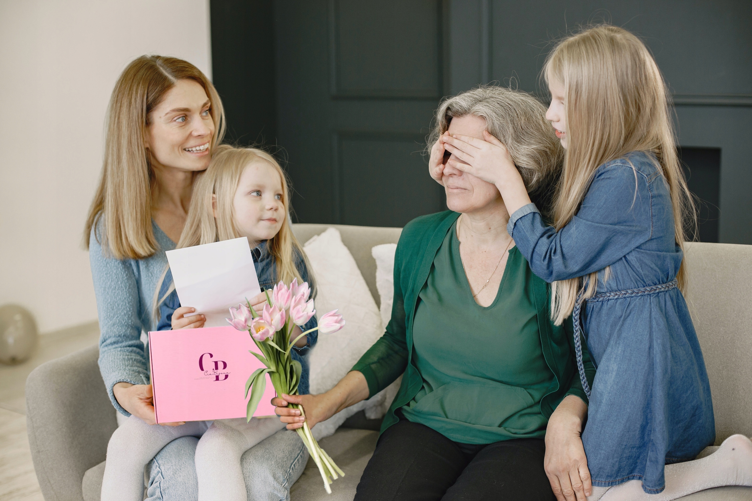 RAMKA BIAŁA NA ZDJĘCIA MAGNETYCZNA 2 SZT. W PUDEŁKU PRZENTOWYM Z SIANKIEM EAN (GTIN) 0088354427391