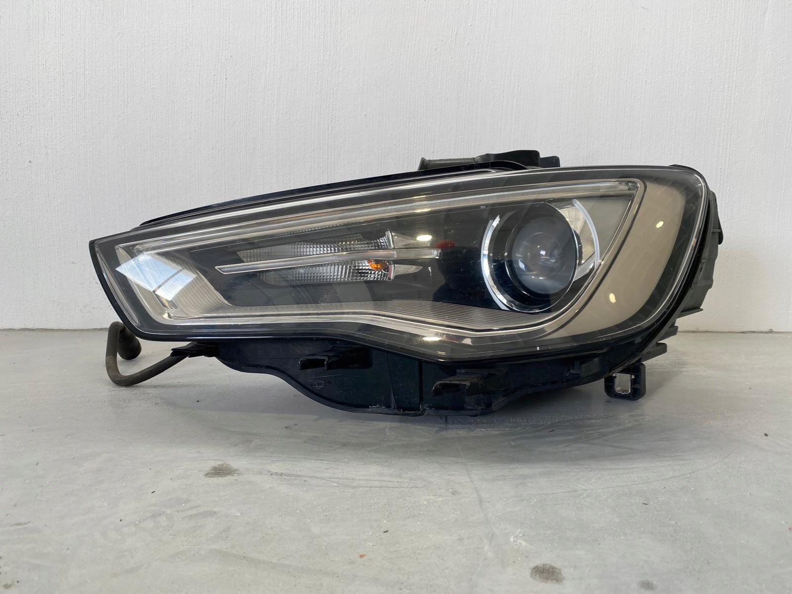 AUDI A3 S3 8V LAMPA PRZÓD LEWA XENON LED 8V0941005C