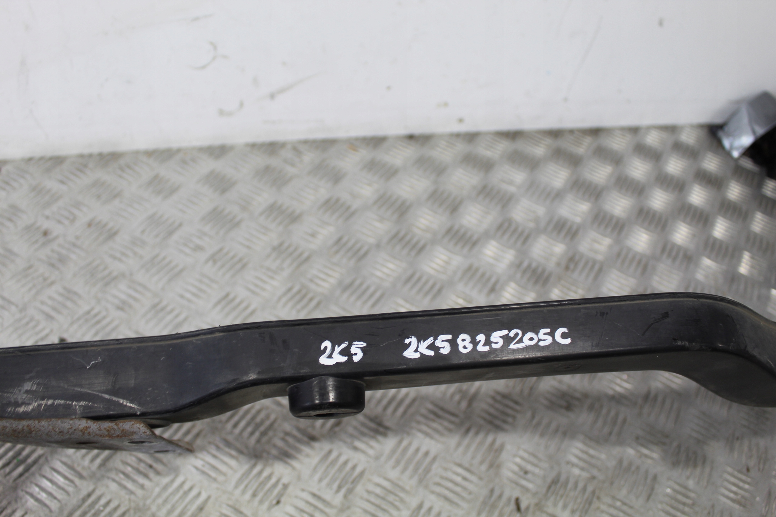 träger Stütze CADDY 2K0 2K5 2K5825205C