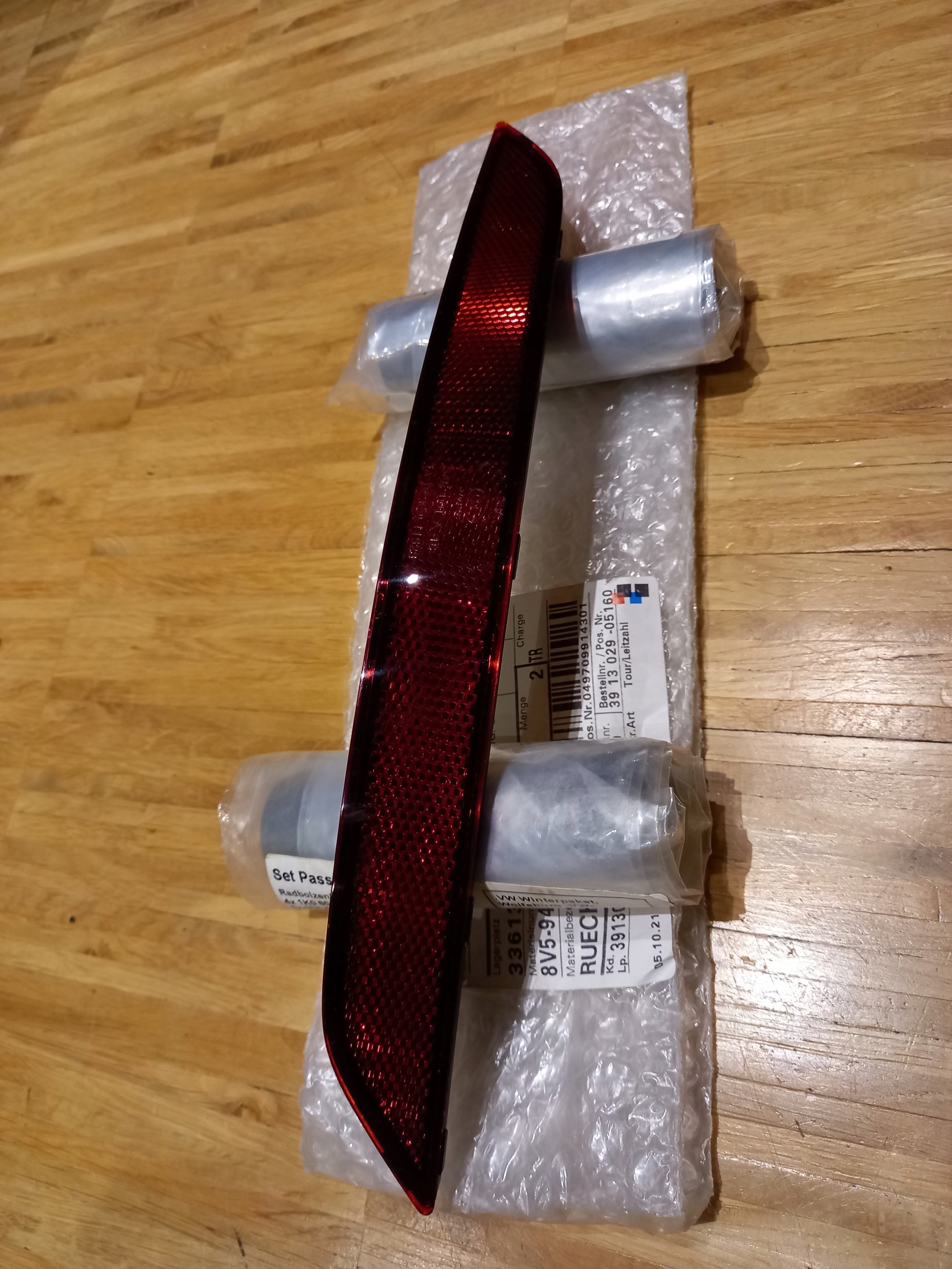 Audi A3 światełko odblask zderzak tył 8V5945105C