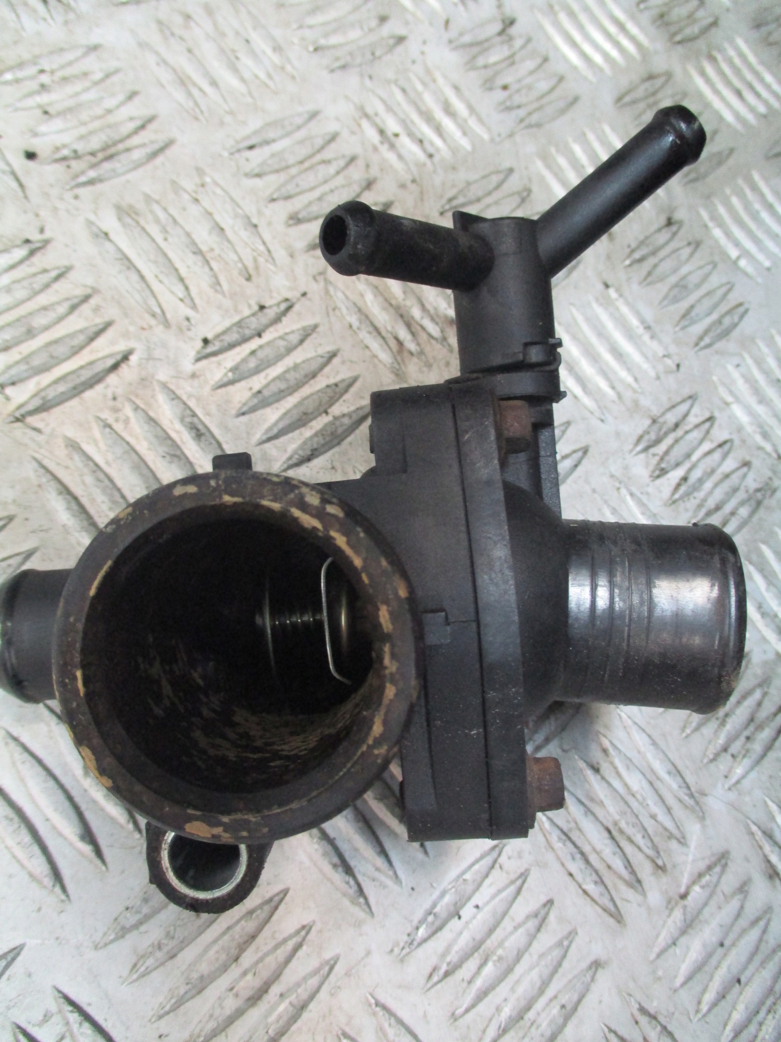 OBUDOWA TERMOSTATU FORD MONDEO MK2 2.0 Typ samochodu Samochody osobowe