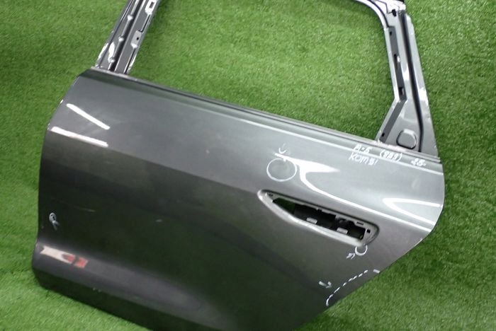AUDI A5 B10 KOMBI 25- door left rear. rear part