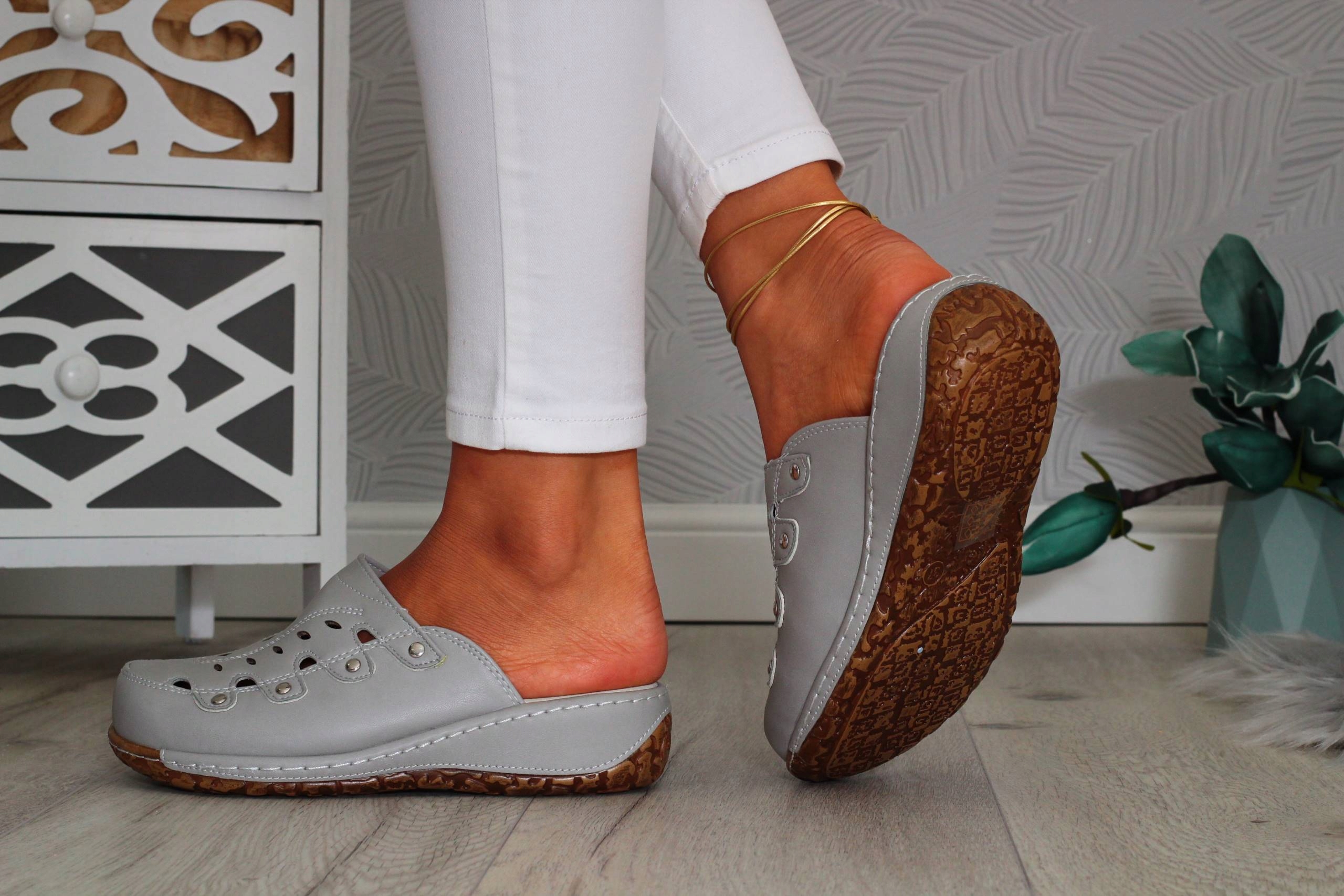 ORTOPEDYCZNE KLAPKI DAMSKIE LEKKIE SZYTE SKÓRA Długość wkładki 25 cm