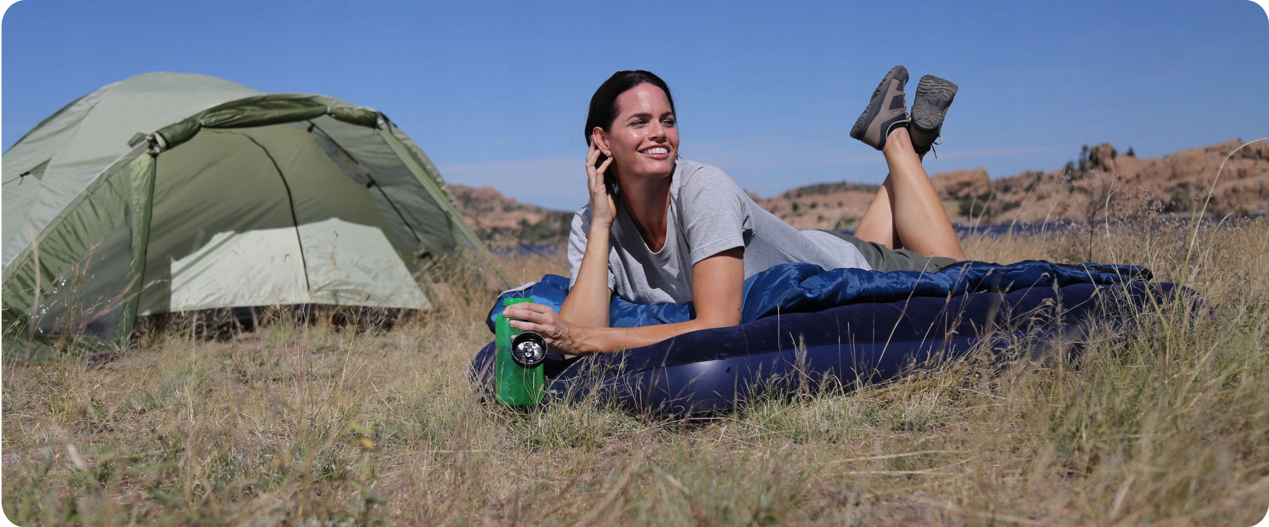 MATERAC DMUCHANY DO SPANIA JEDNOOSOBOWY 185x76cm BESTWAY z POMPKĄ Kolor dominujący odcienie niebieskiego