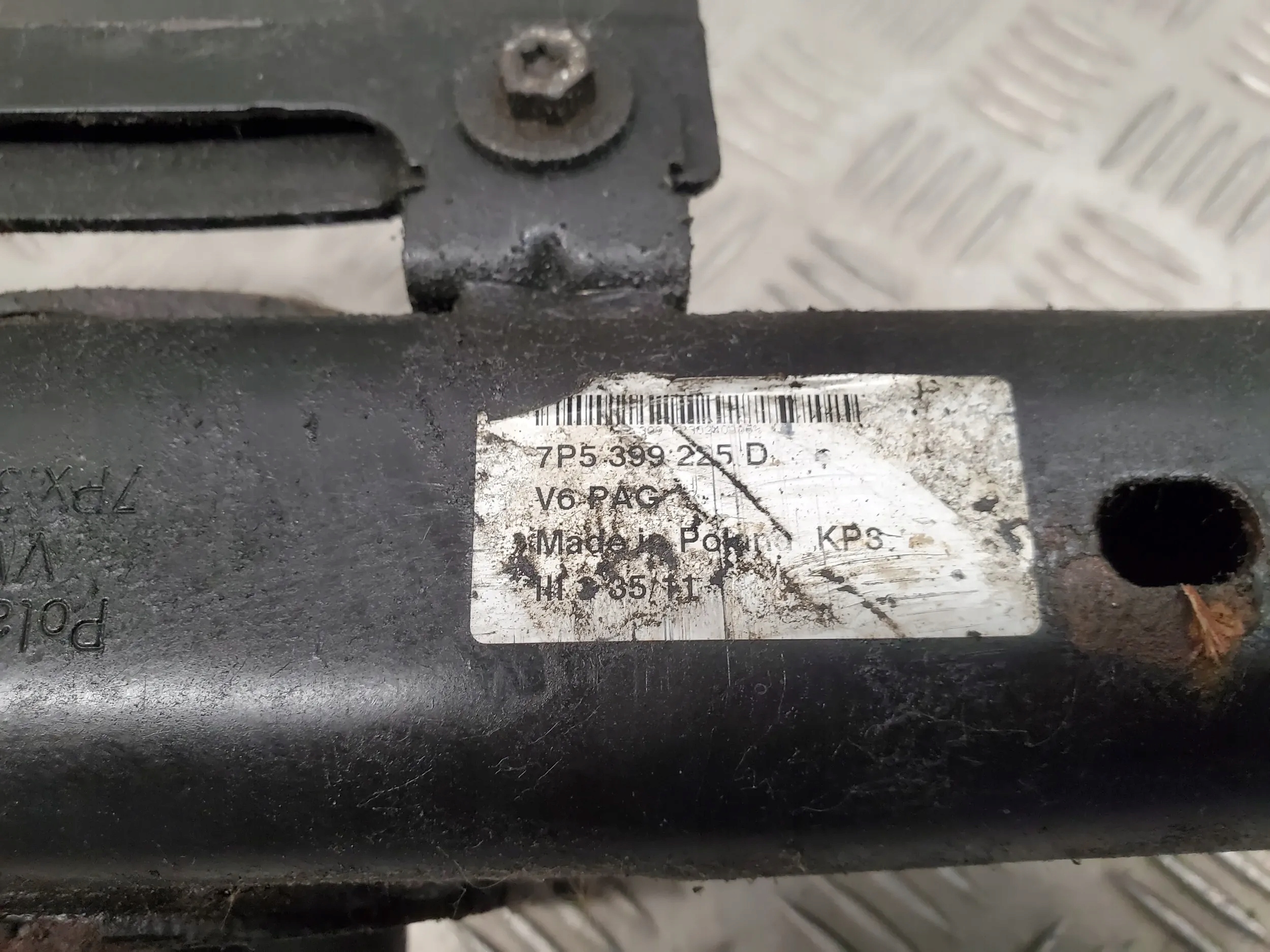 Dodge Challenger 7P5399225D Z przodu Łapy, podpory Producent części Dodge OE