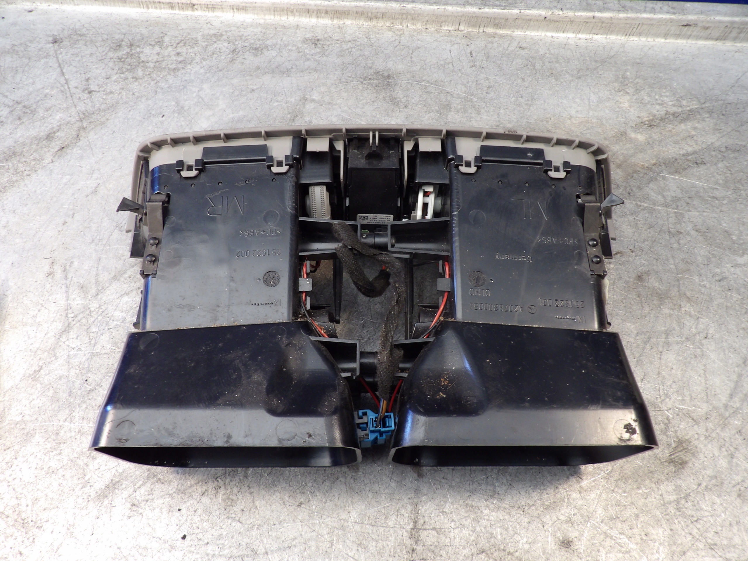 Mercedes W207 coupe air vent 2078300054