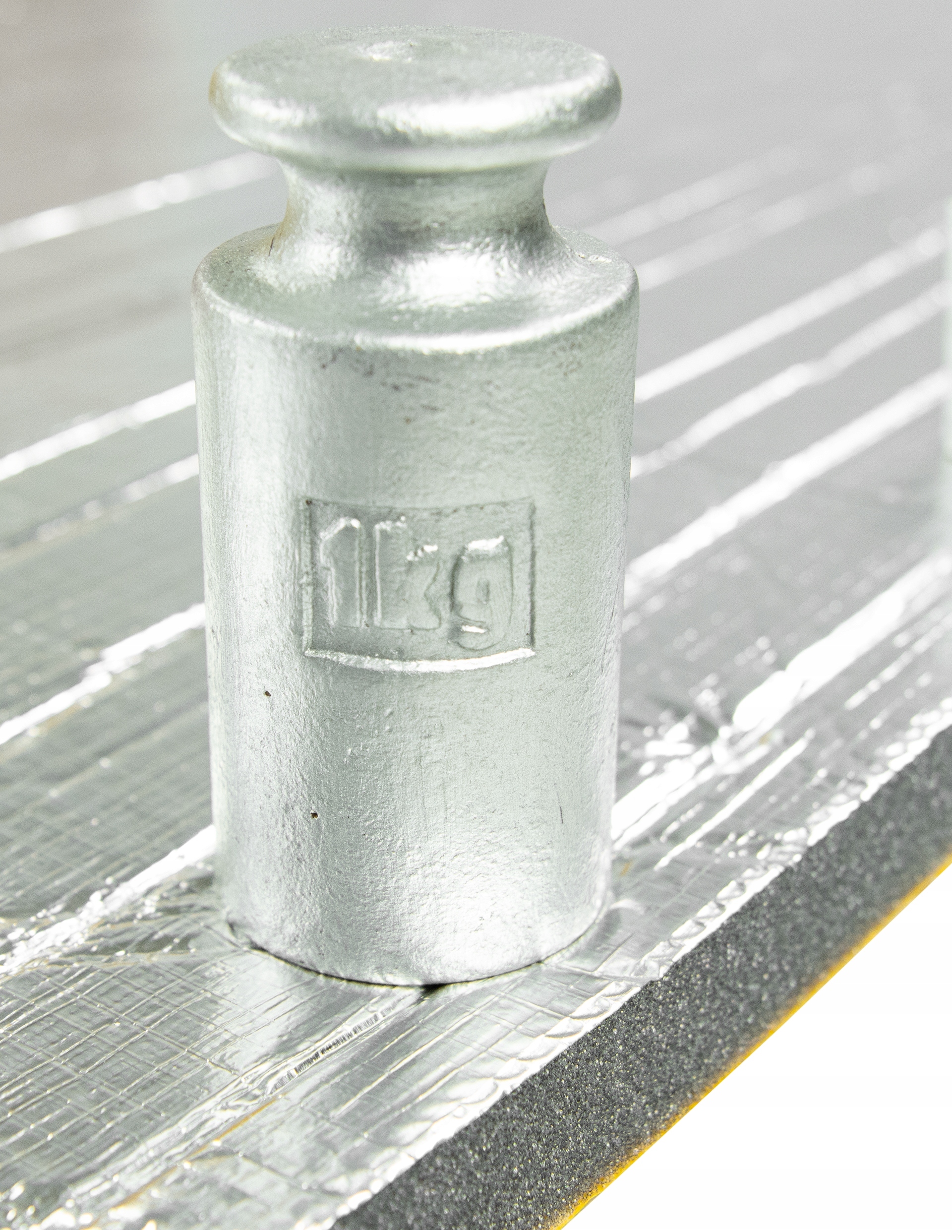 PIANKA MATA WYGŁUSZAJĄCA ALUMINIUM KLEJ ROLKA 20MM Marka Inna