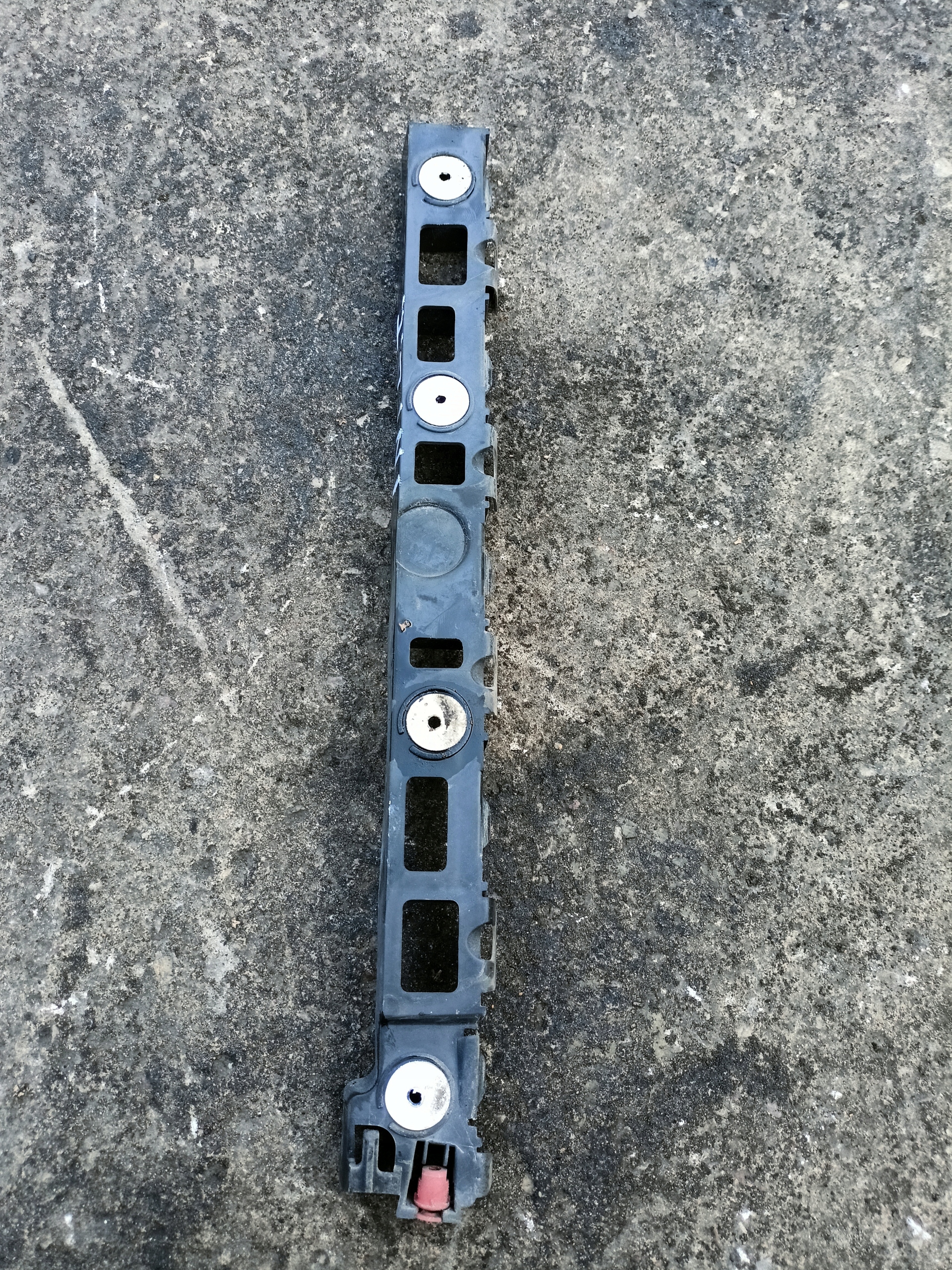 bumper bracket rear part left OPEL INSIGNIA 13239128