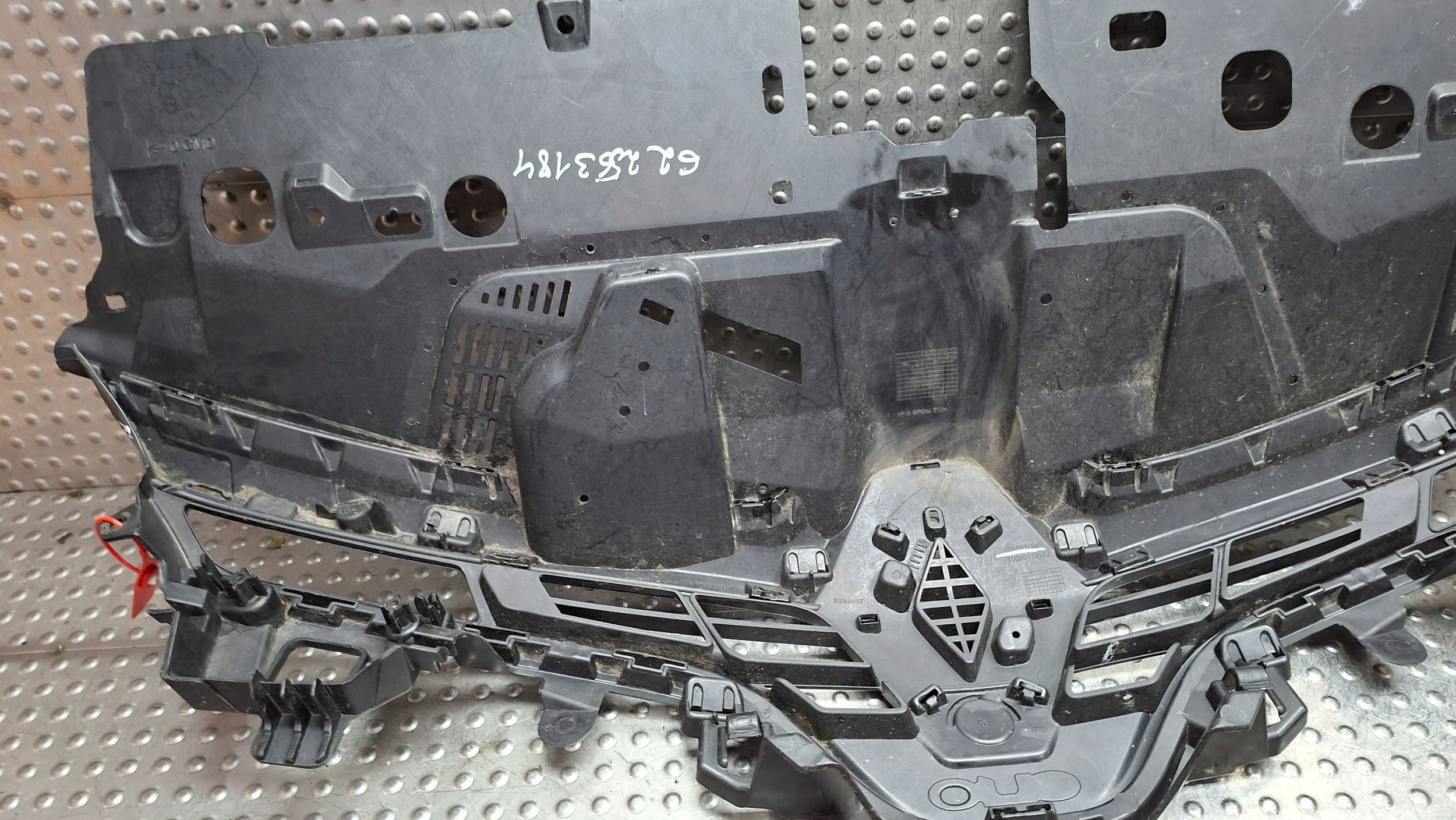 příčka maska nárazníku předek 622563184R RENAULT CLIO IV 2012
