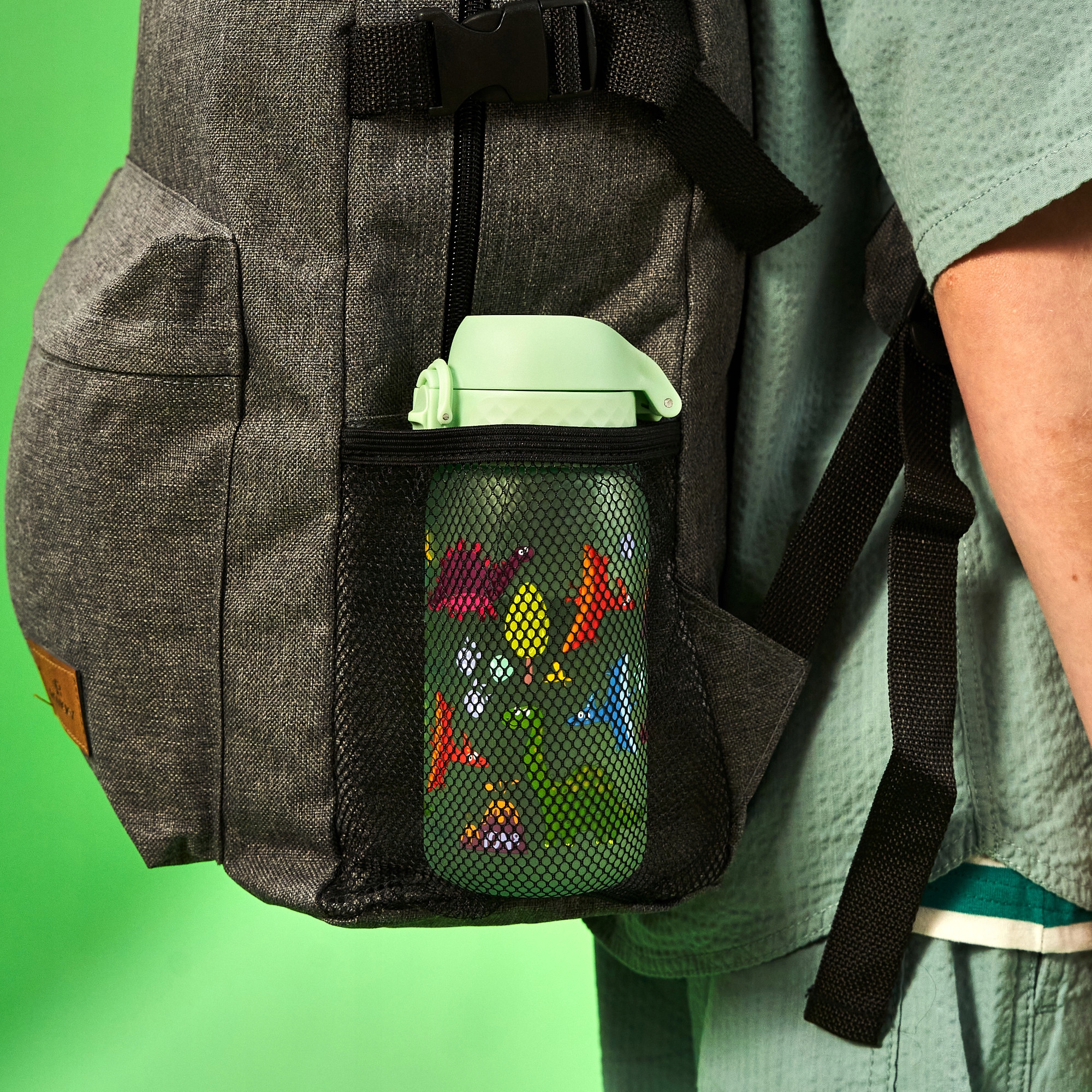 Bidon butelka na wodę BPA Free ION8 Dinozaury 0,35 l Kolor dominujący odcienie zieleni